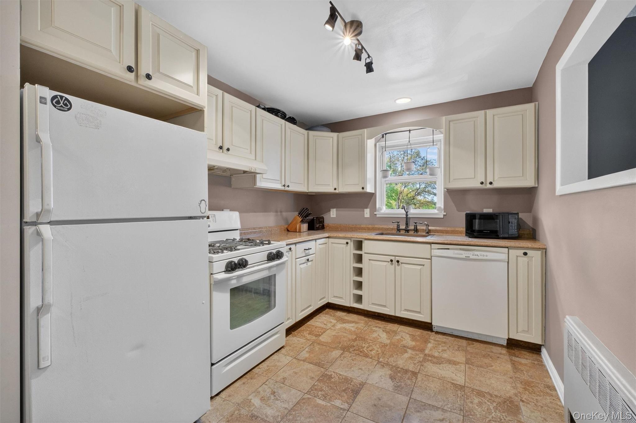 133-3 S Highland Avenue Unit: 5B thumbnail 2