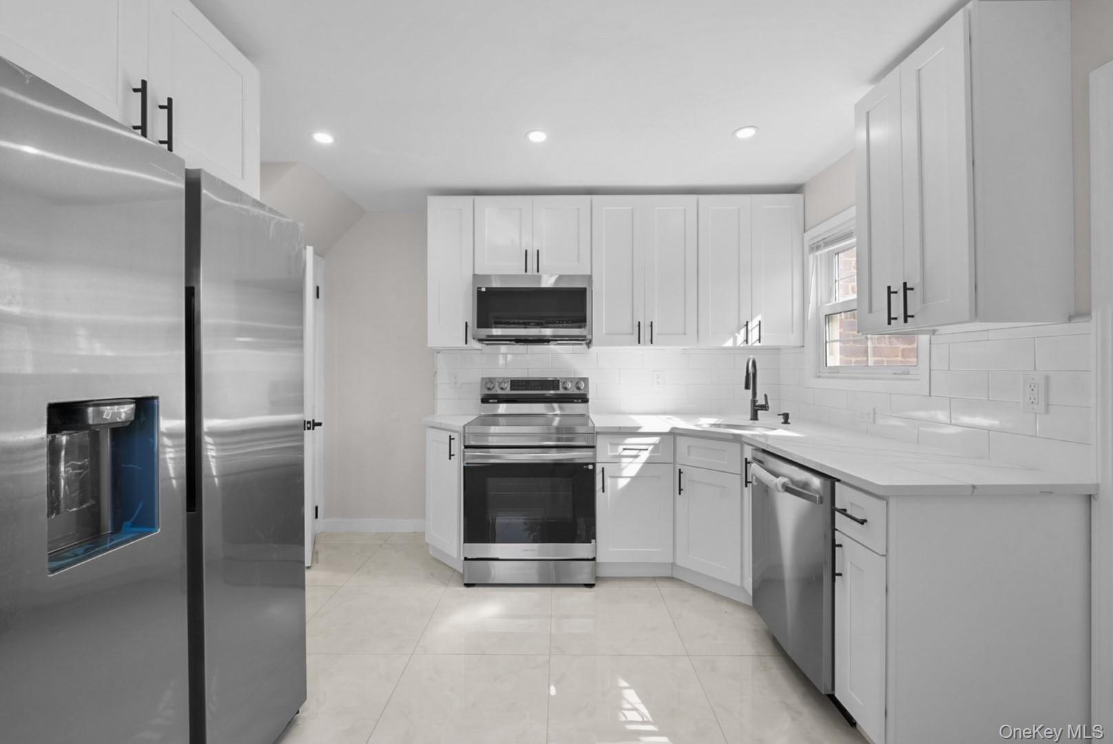 3050 Harding Avenue thumbnail 3