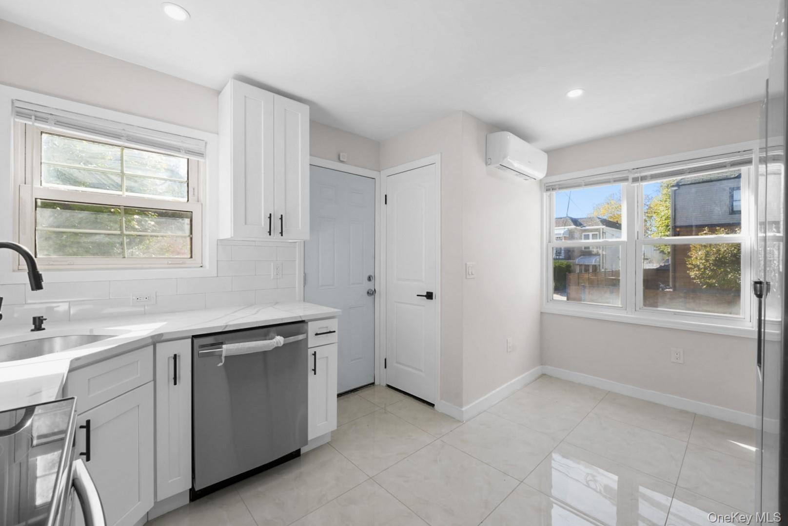 3050 Harding Avenue thumbnail 4