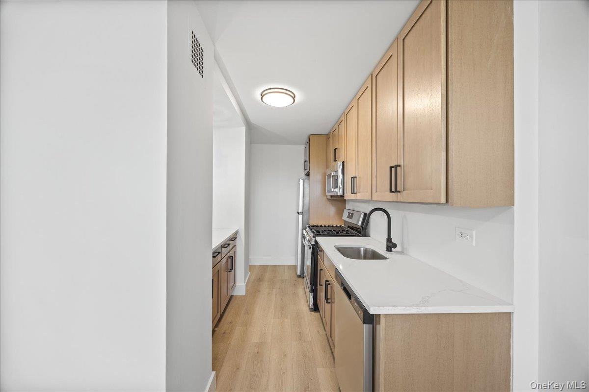 2550 Olinville Avenue Unit: 8M thumbnail 11