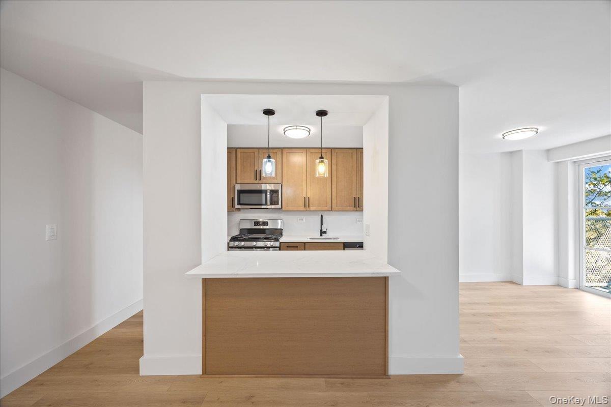 2550 Olinville Avenue Unit: 8M thumbnail 8