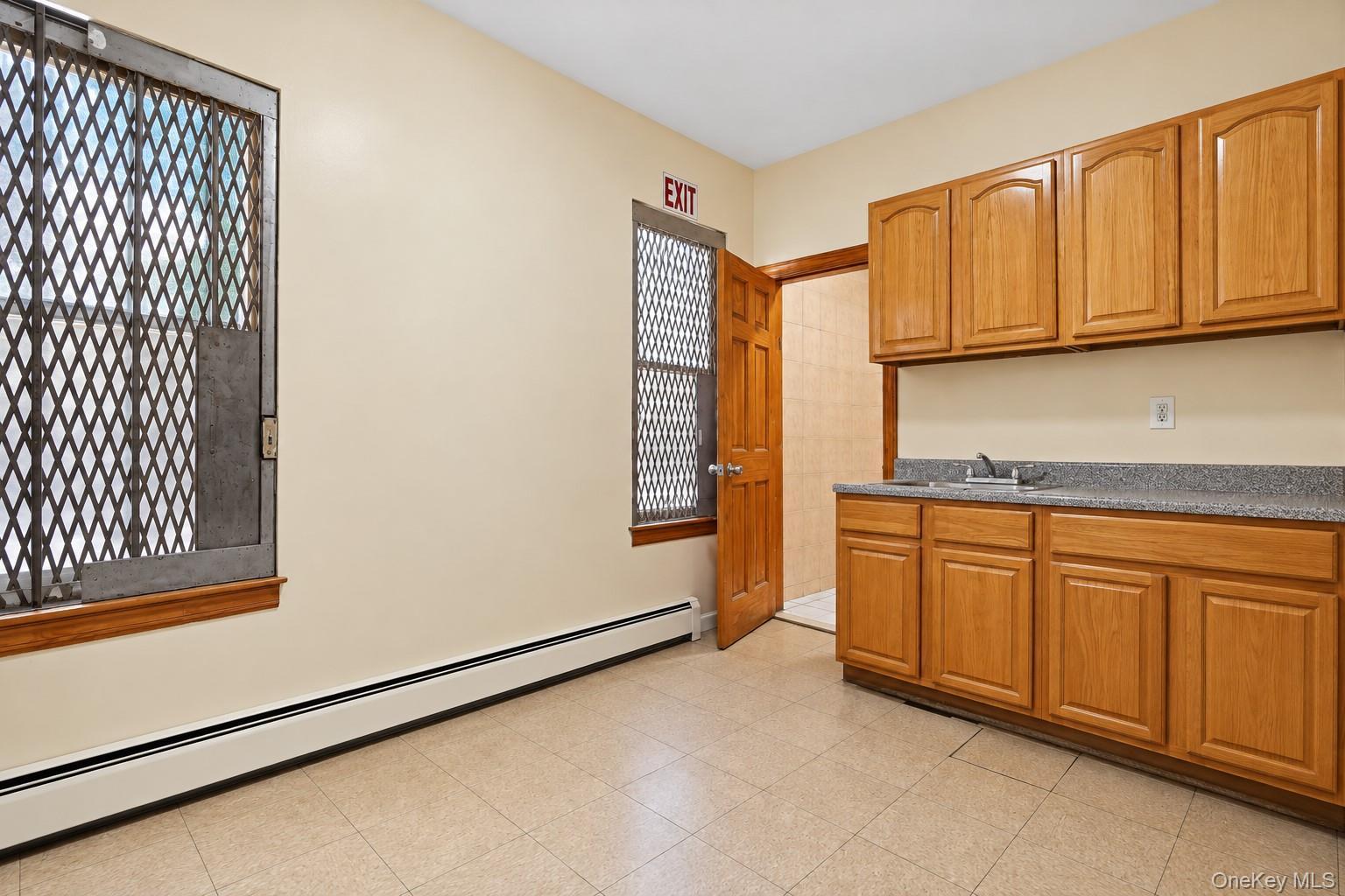 309 Bedford Park Boulevard thumbnail 28