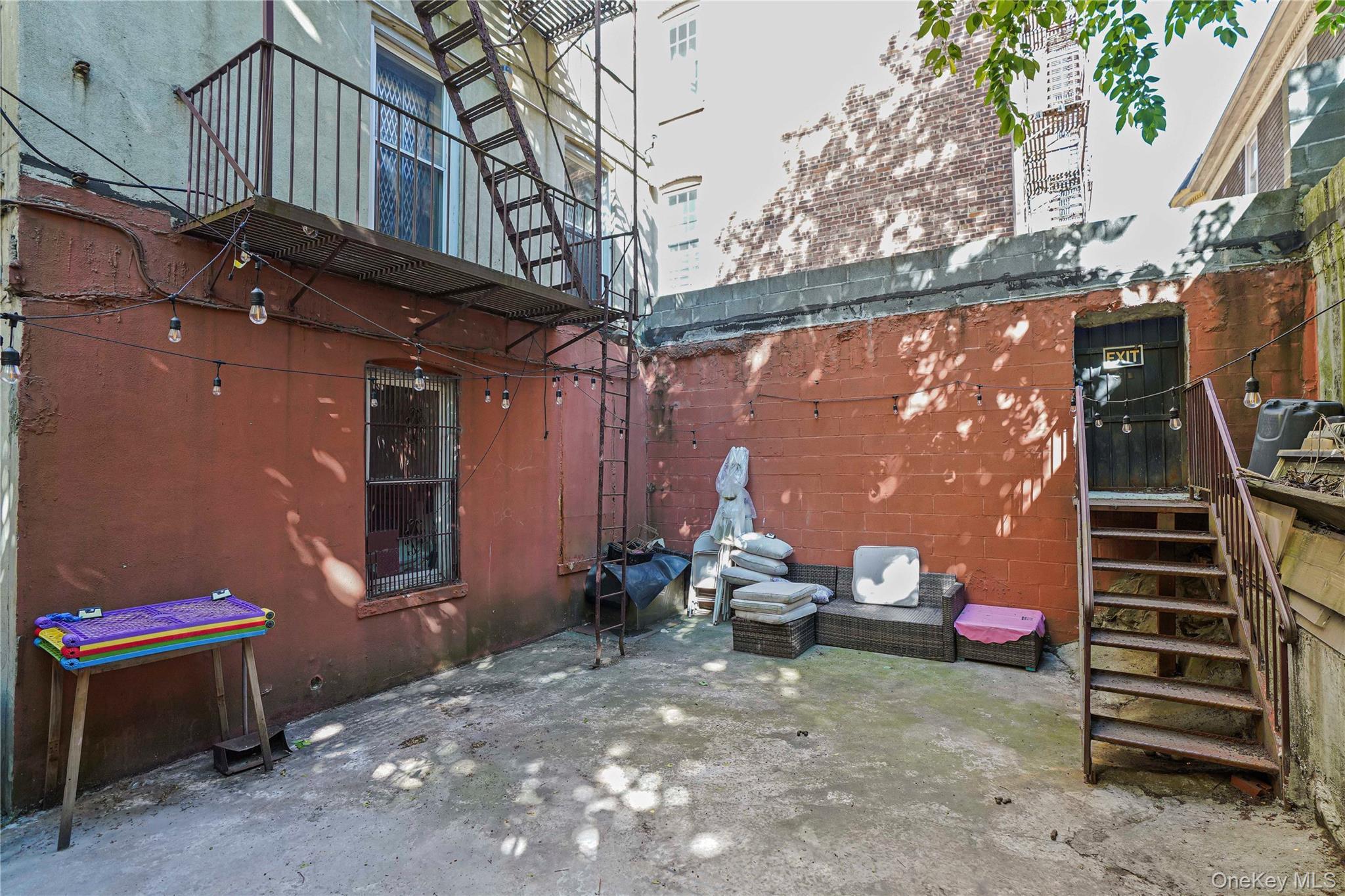 309 Bedford Park Boulevard thumbnail 39