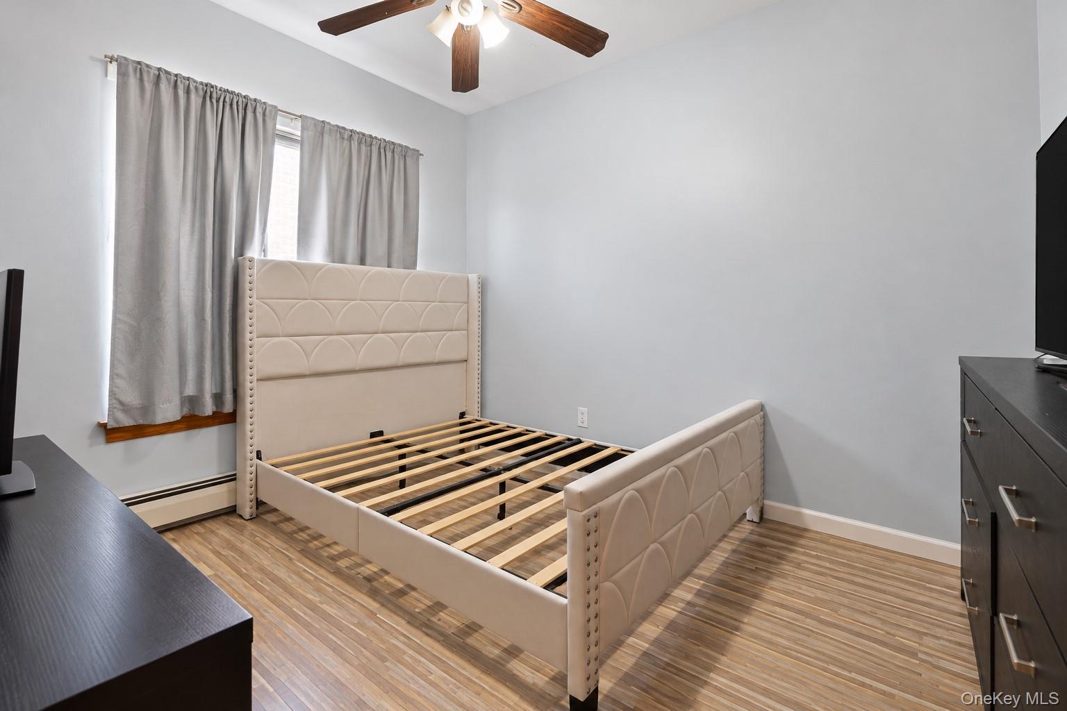 309 Bedford Park Boulevard thumbnail 19