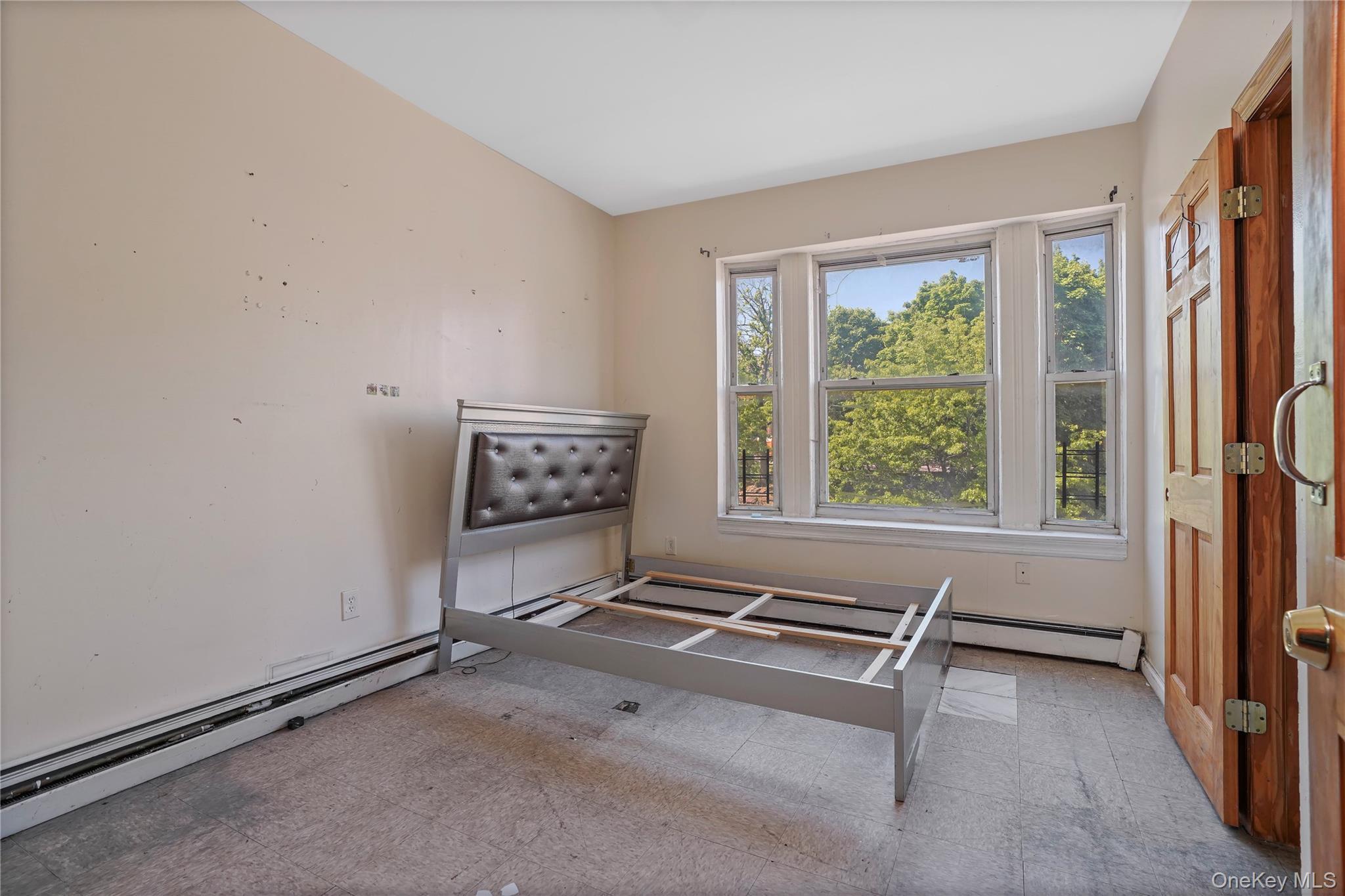 309 Bedford Park Boulevard thumbnail 22