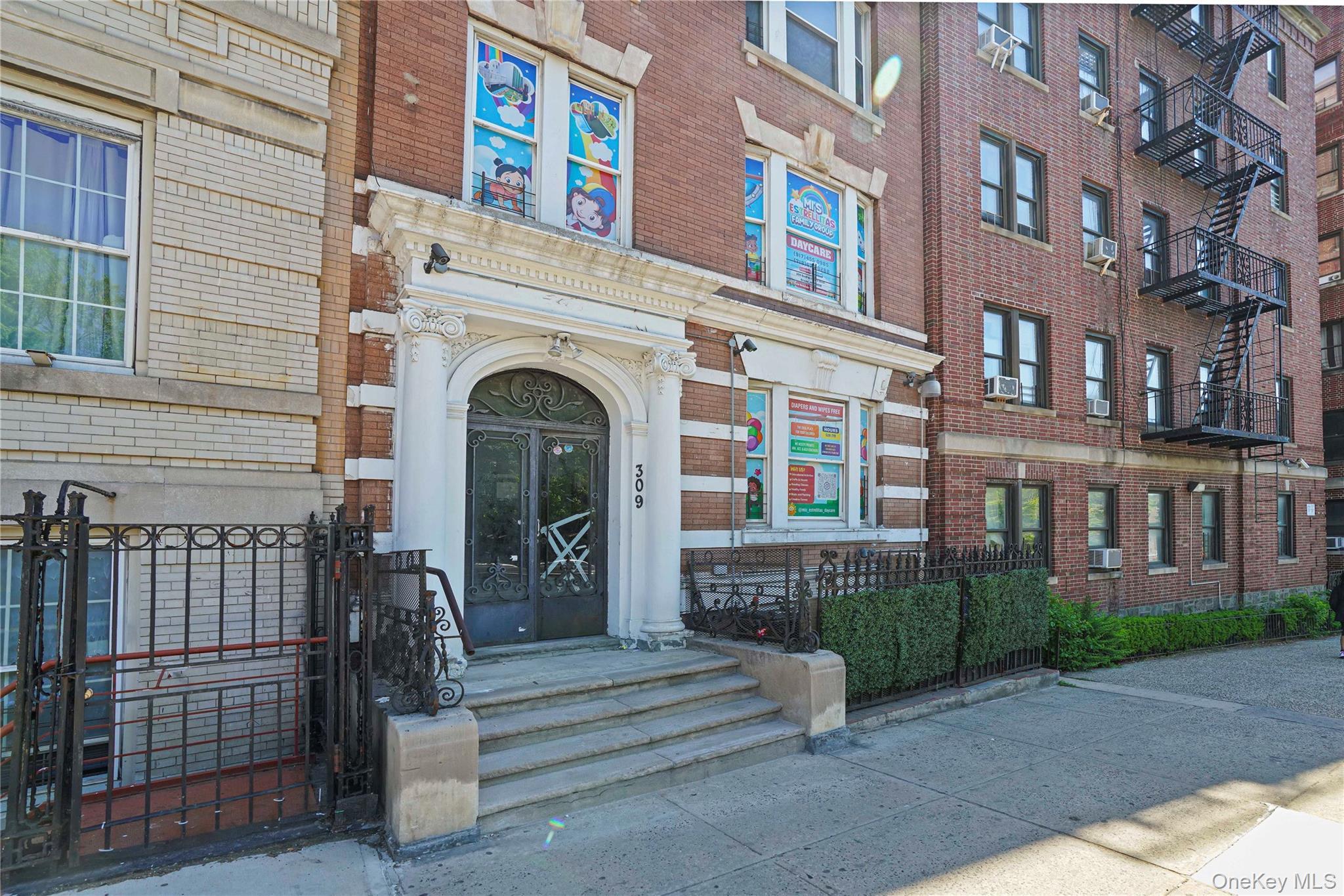 309 Bedford Park Boulevard thumbnail 3