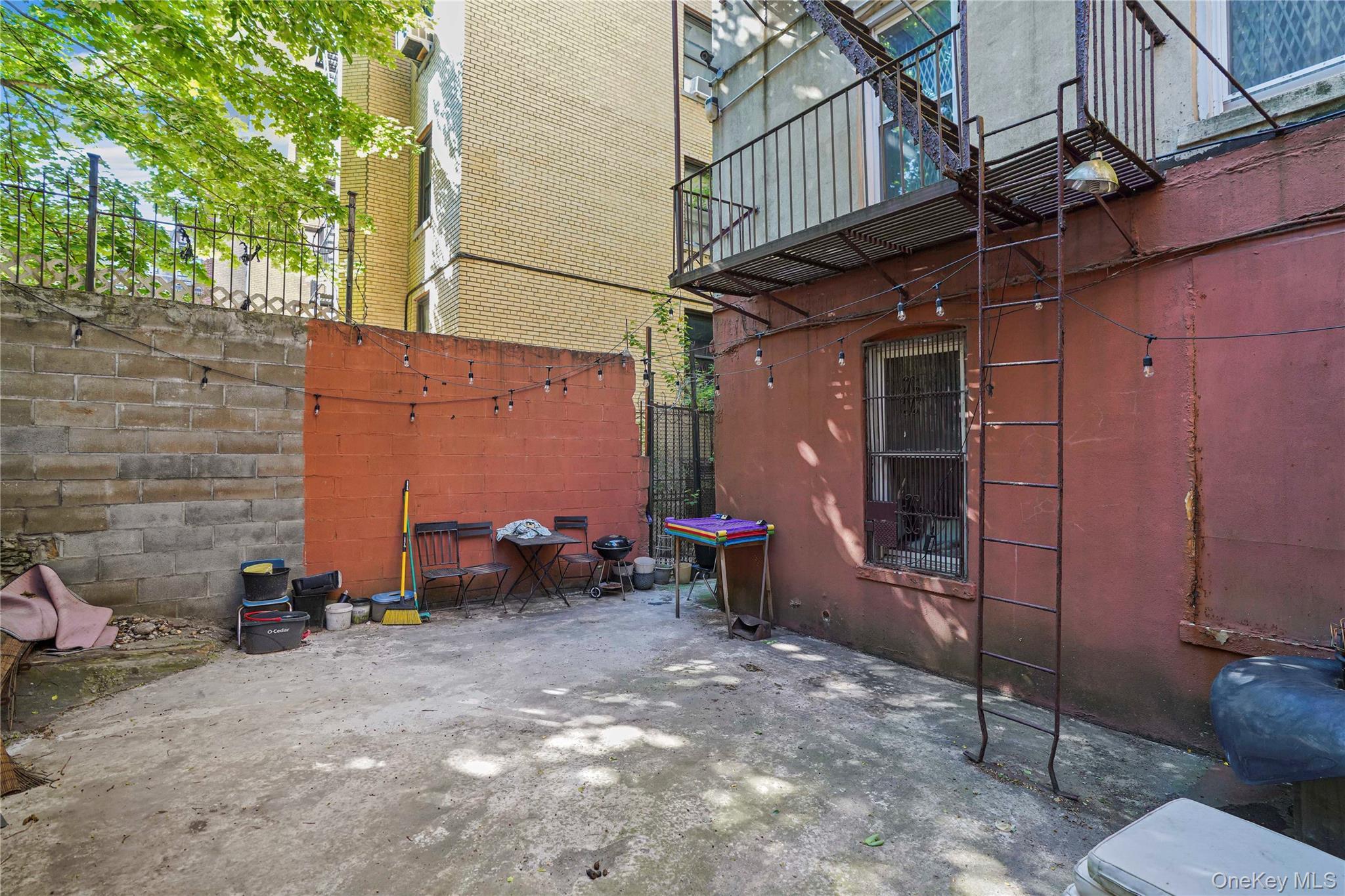 309 Bedford Park Boulevard thumbnail 40