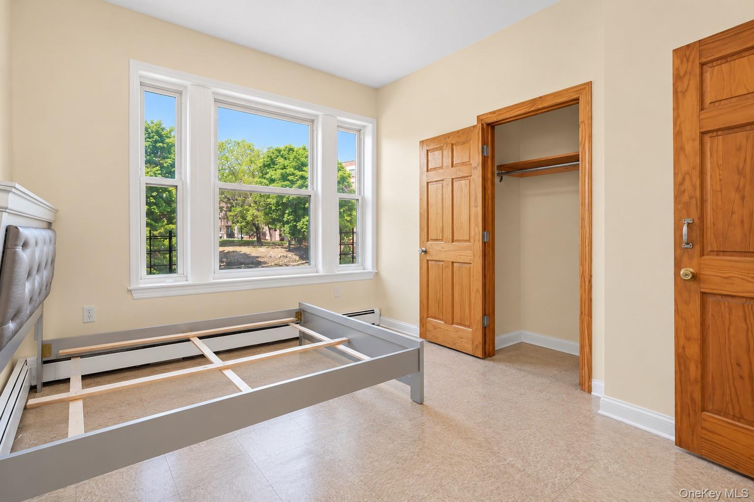 309 Bedford Park Boulevard thumbnail 21