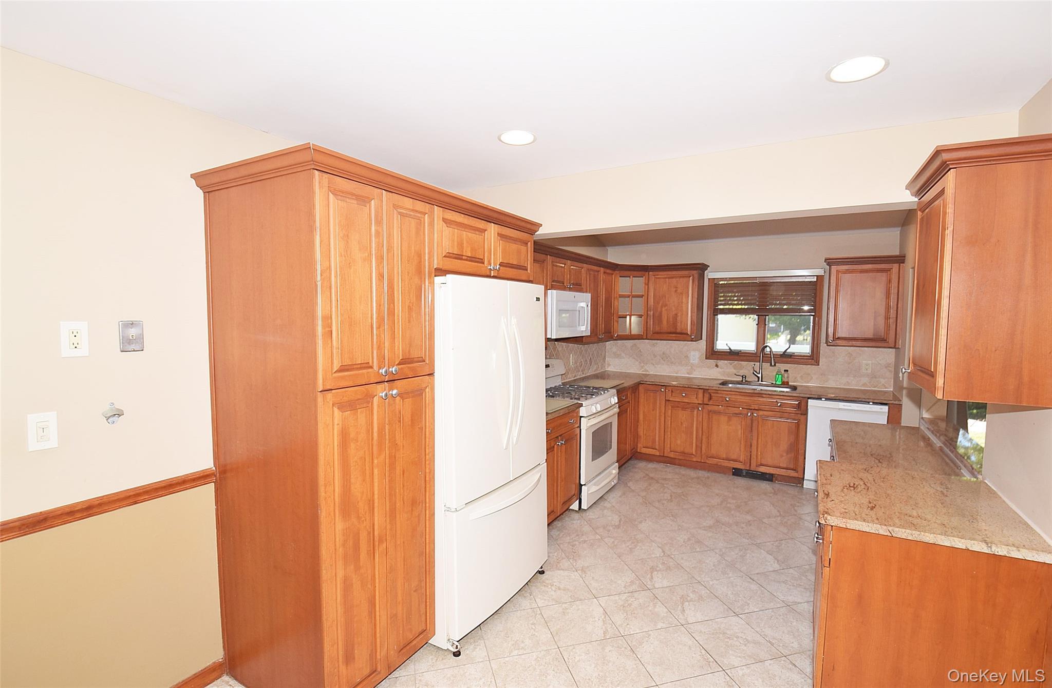 95 Krug Place thumbnail 14