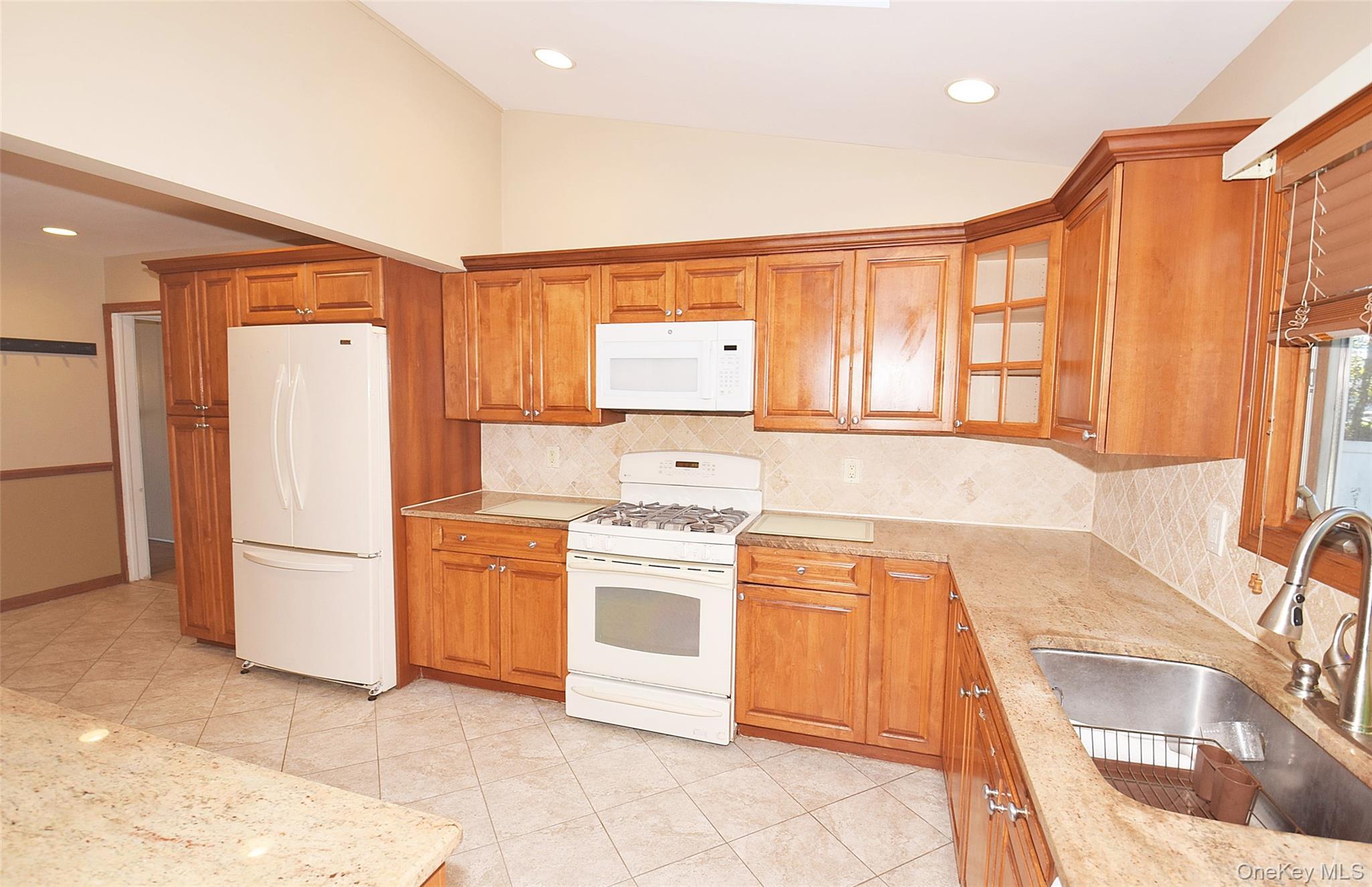 95 Krug Place thumbnail 12