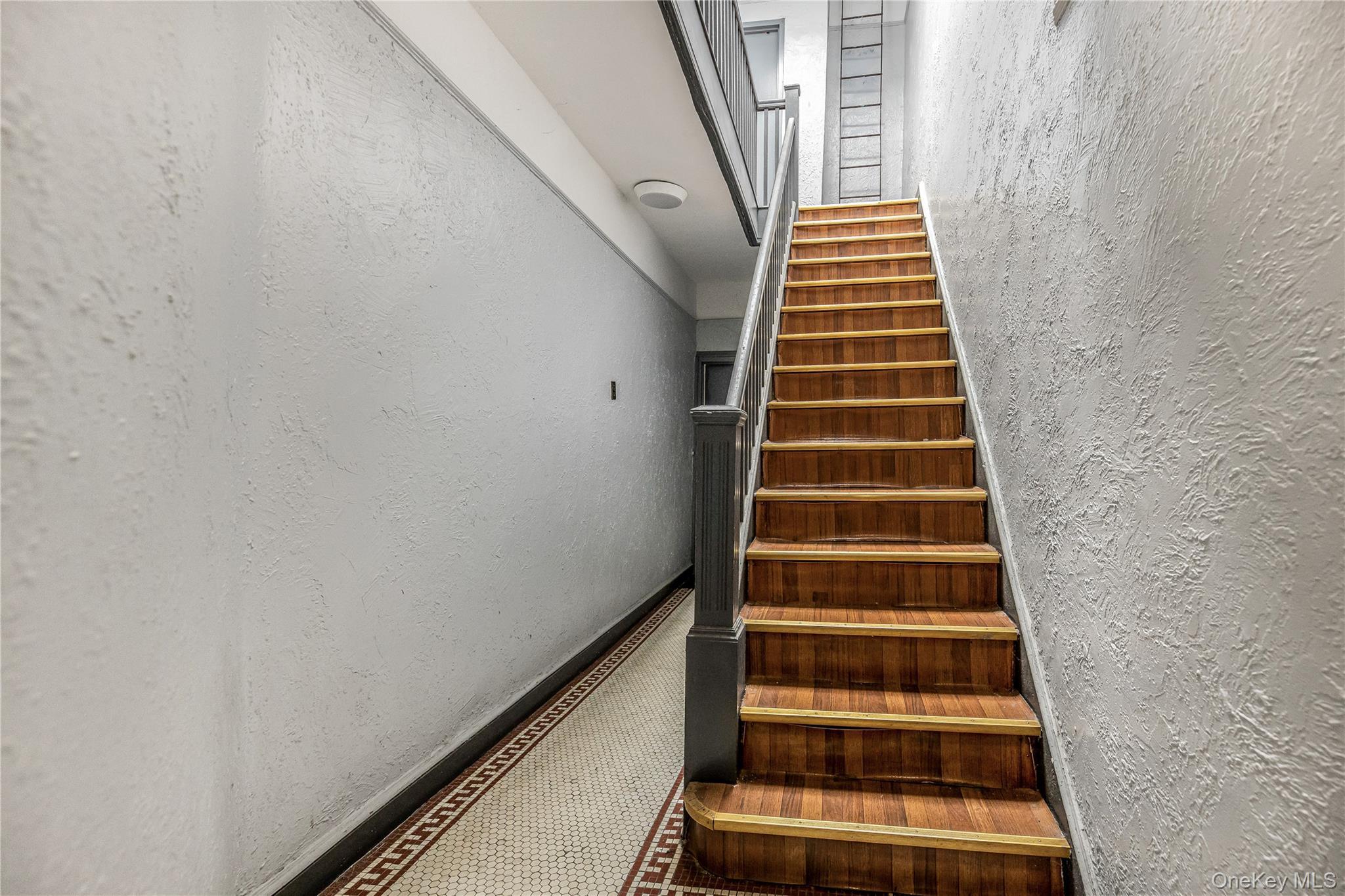 721 E 242nd Street thumbnail 13