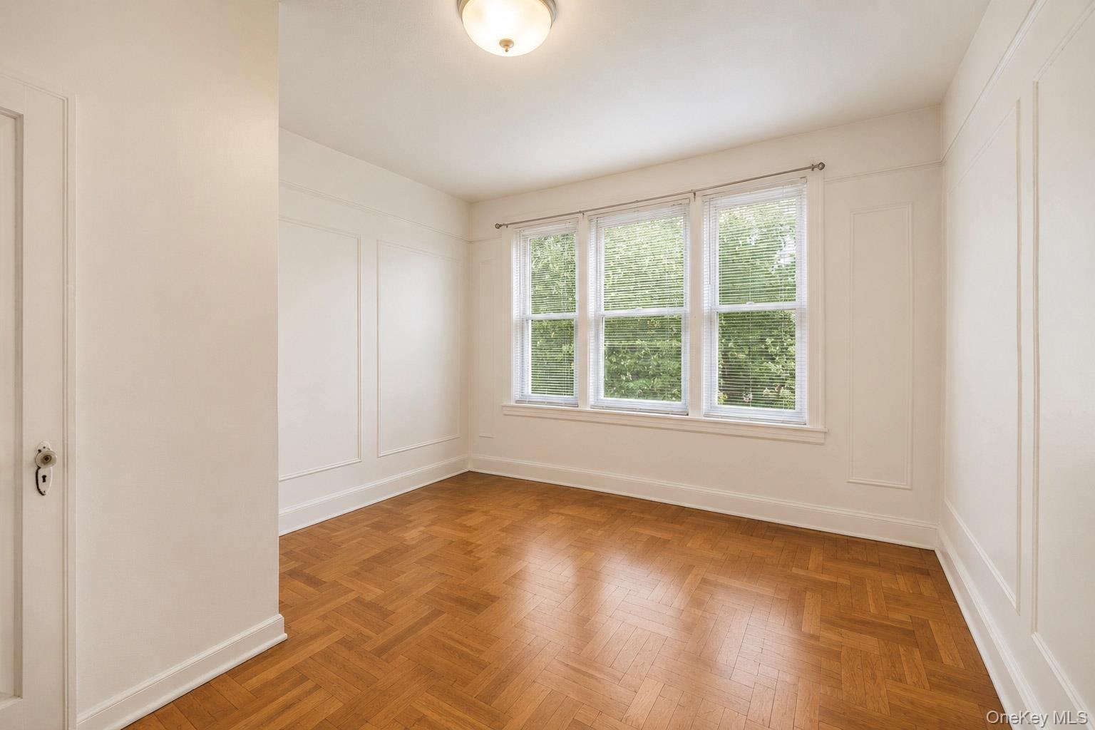 721 E 242nd Street thumbnail 14