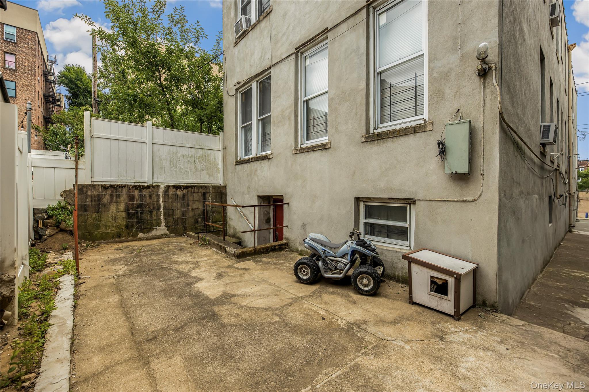 721 E 242nd Street thumbnail 30