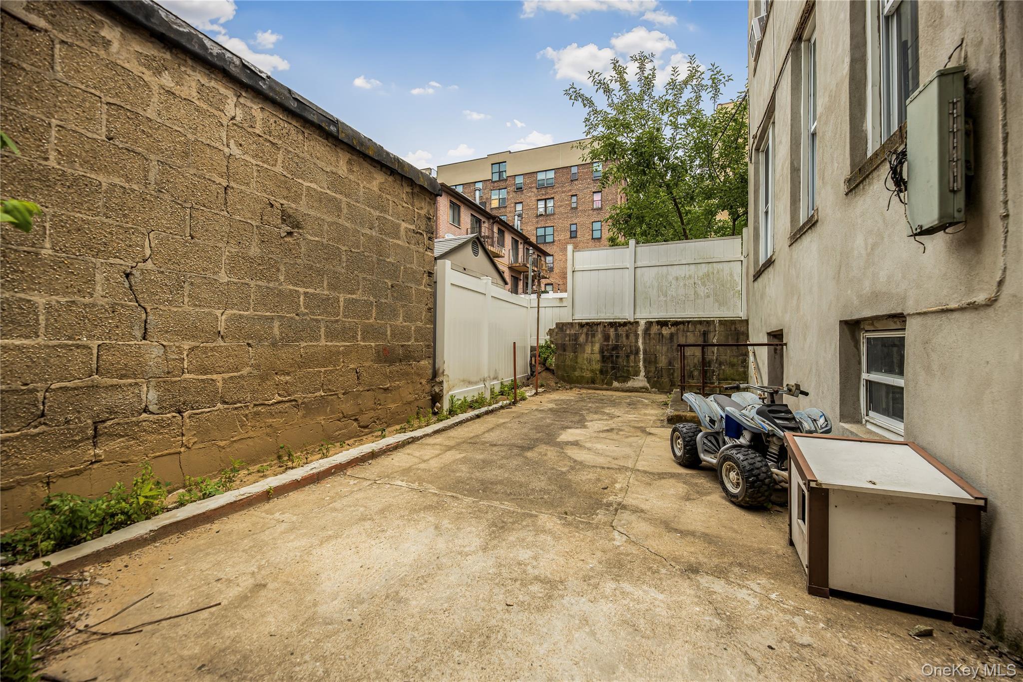 721 E 242nd Street thumbnail 31