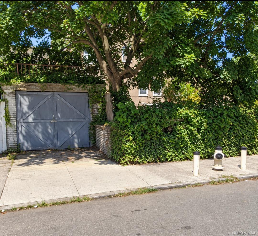 3924 Farragut Road thumbnail 2