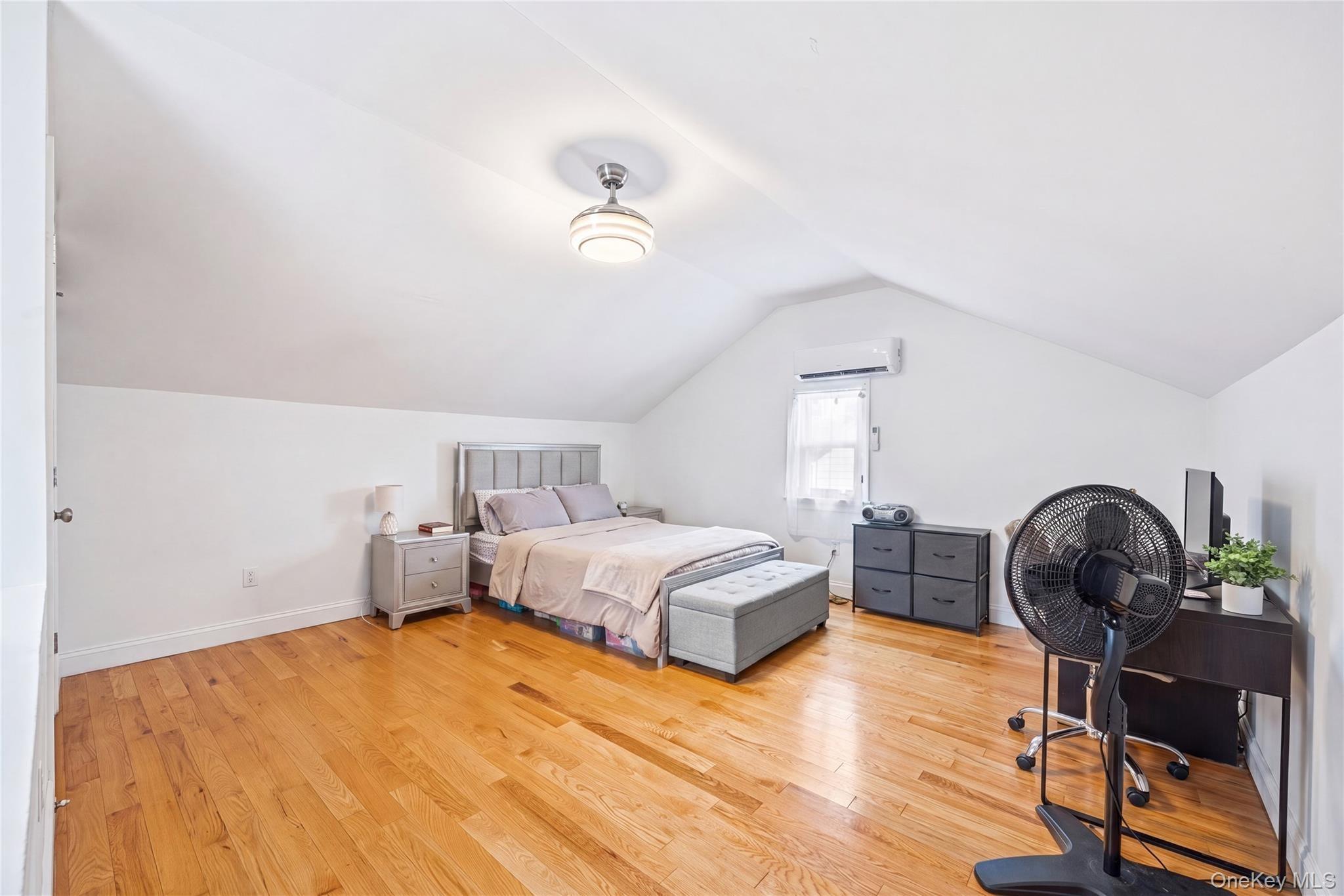 432 Bedford Avenue thumbnail 23