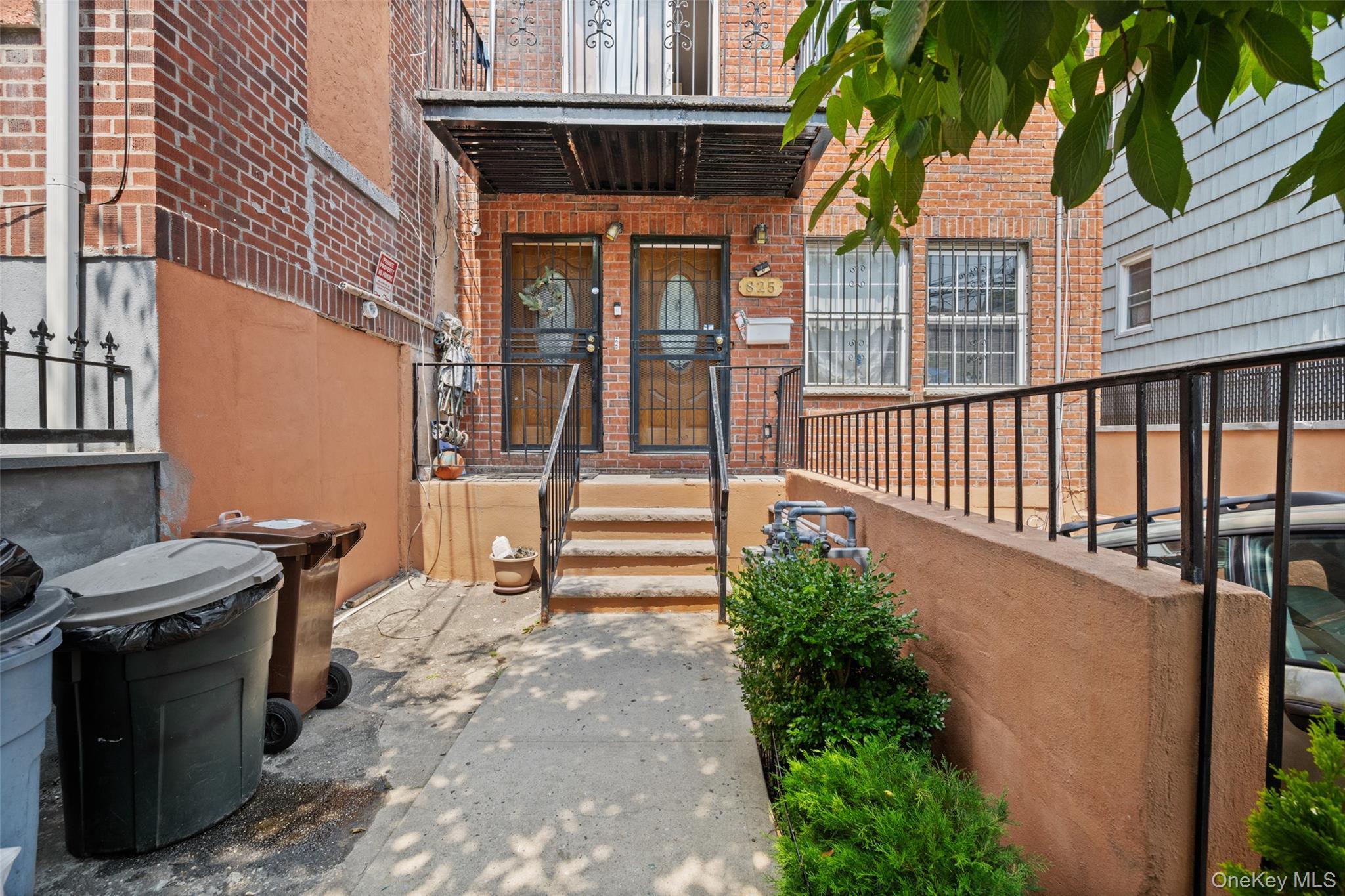 825 E 224th Street Unit: 2, Bronx