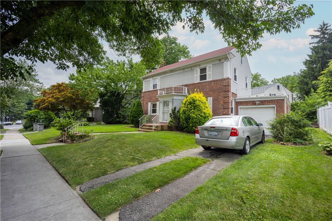 8068 Springfield Boulevard, Hollis Hills