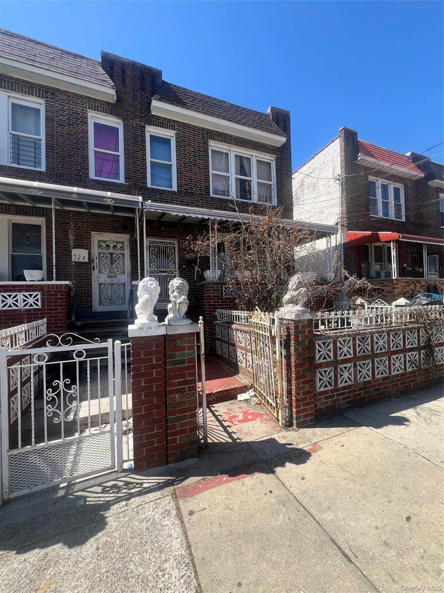 720 E 53rd Street thumbnail 2