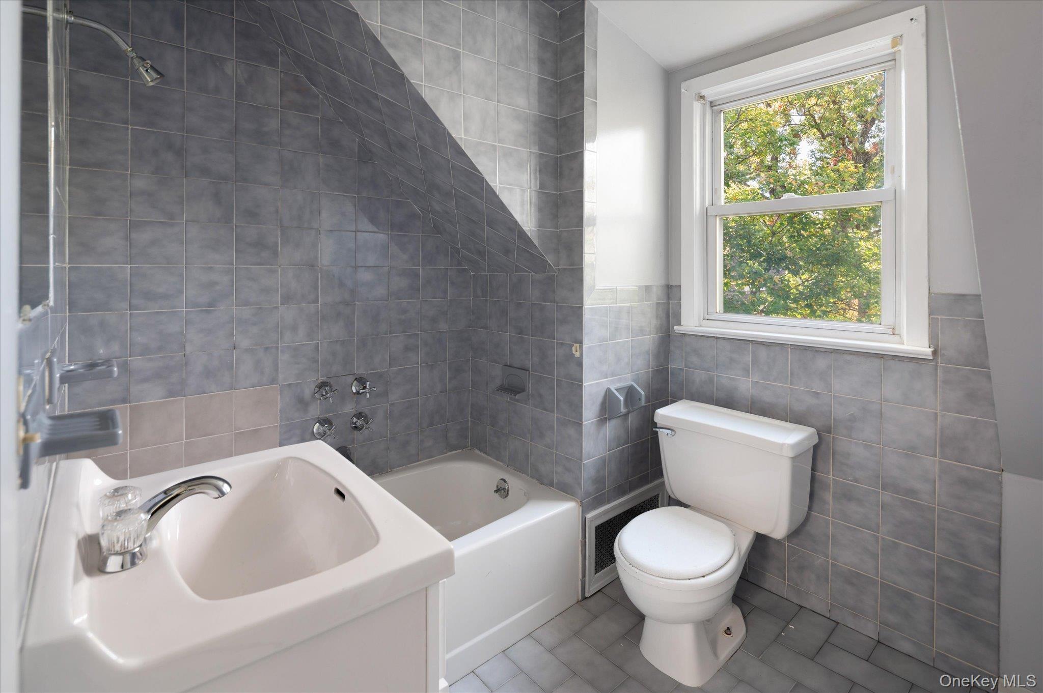 257 and 253 Park Hill Avenue thumbnail 25