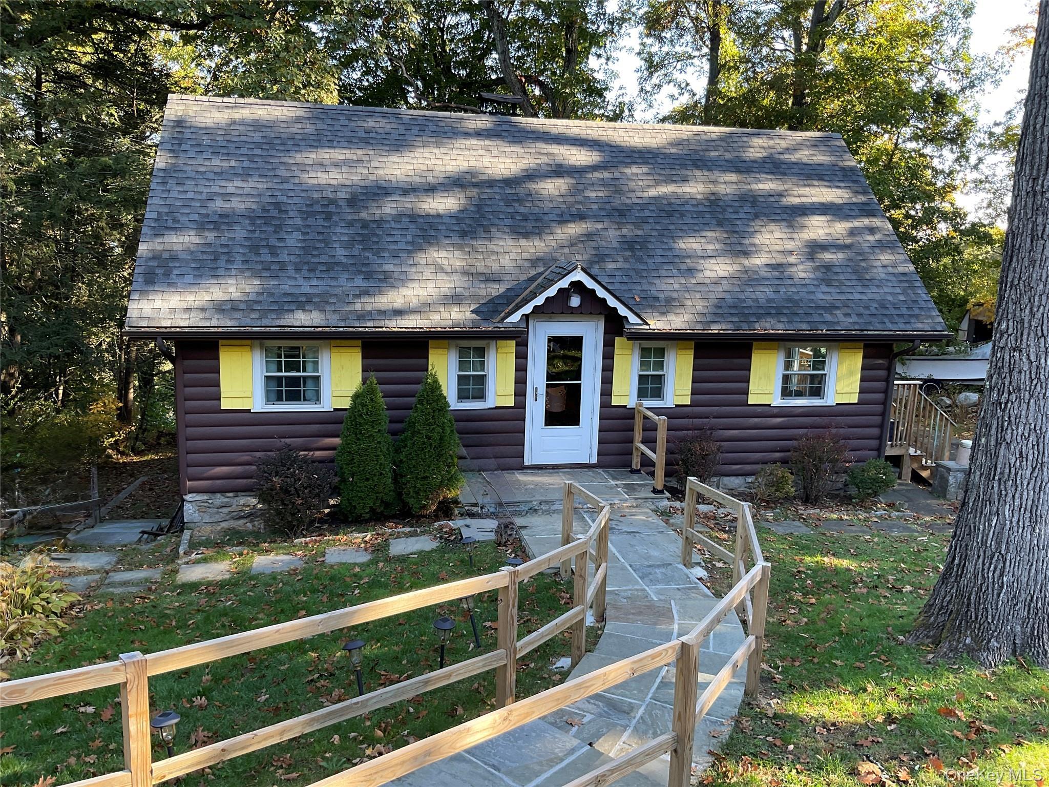 32 Crest Drive, Mahopac