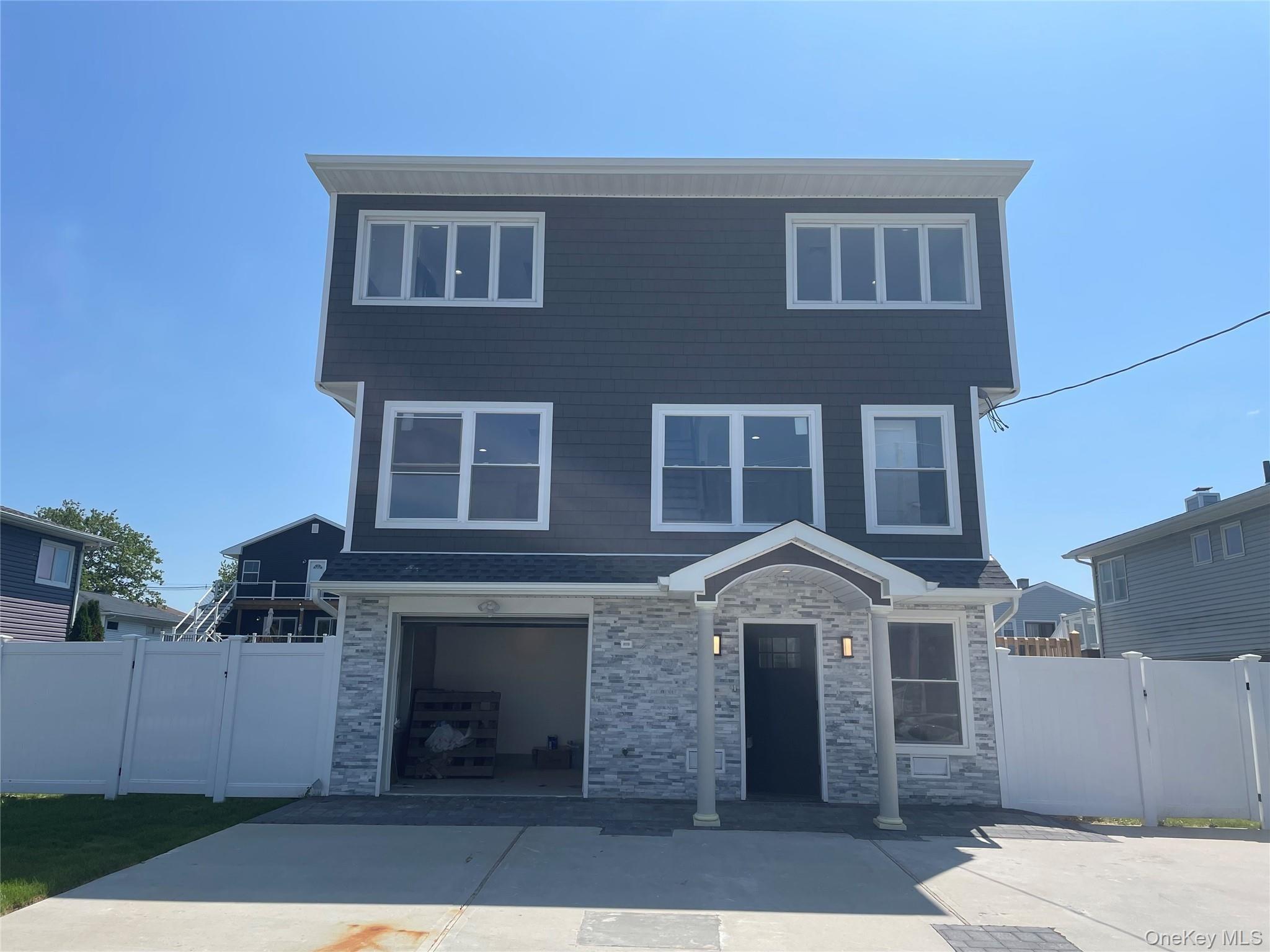 503 Nassau Avenue, Freeport
