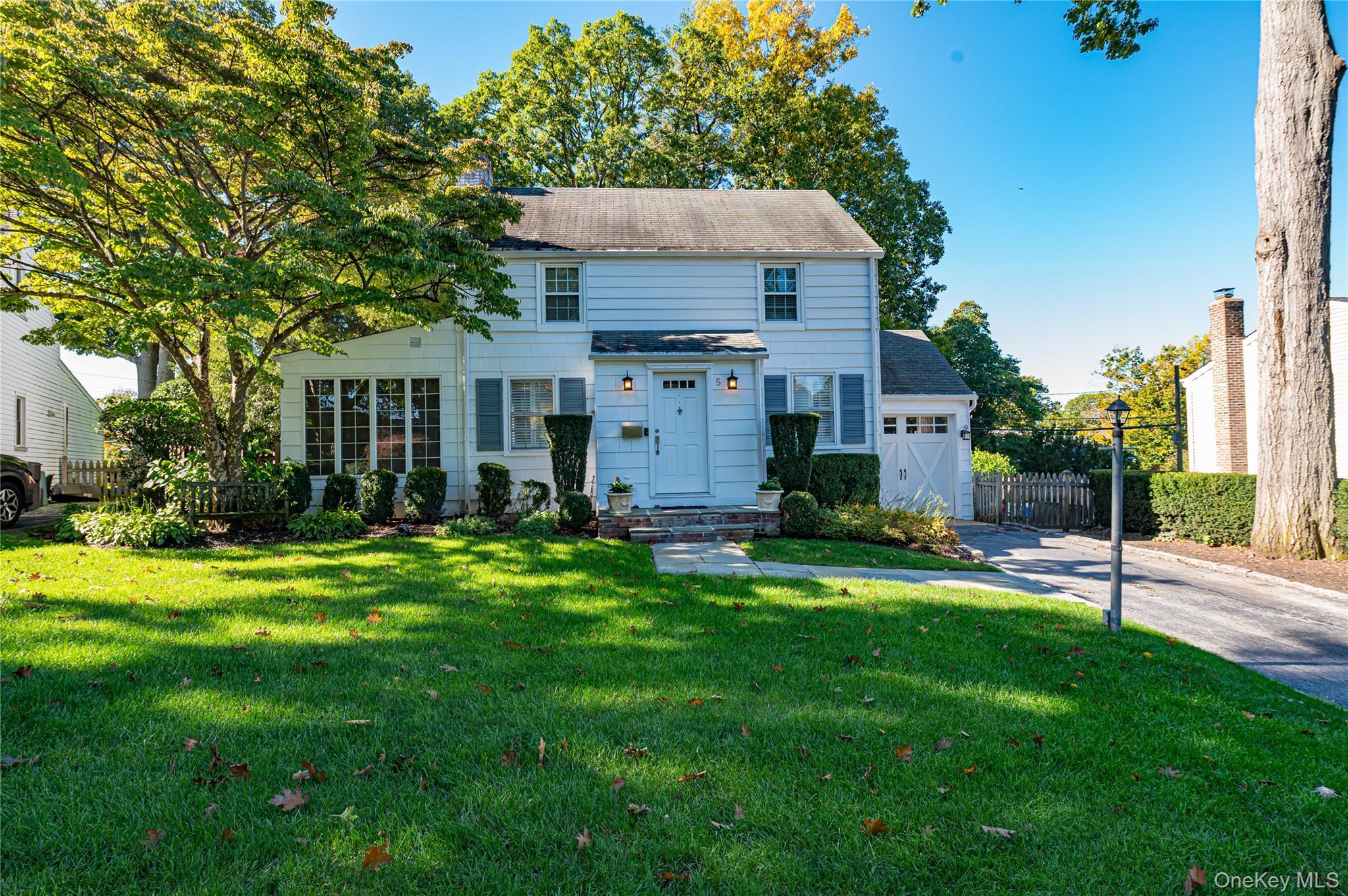 5 Dogwood Lane, Glen Head