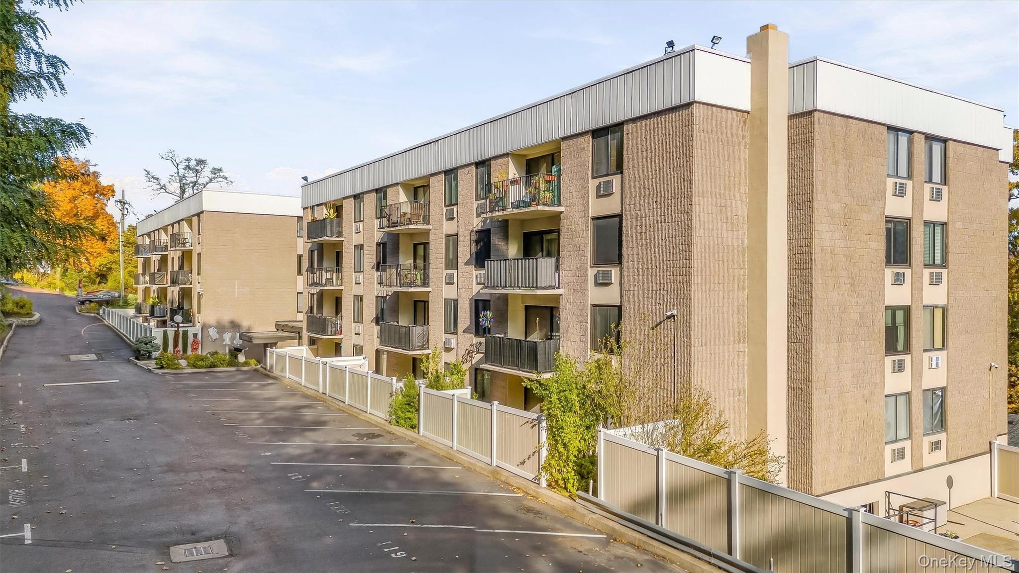 128 Colonial Parkway Unit: 4C thumbnail 40