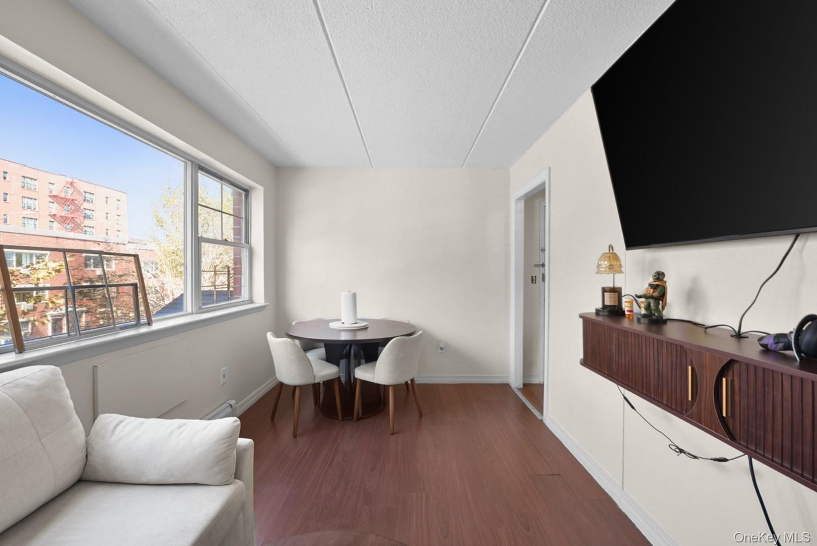 820 Bryant Avenue thumbnail 4