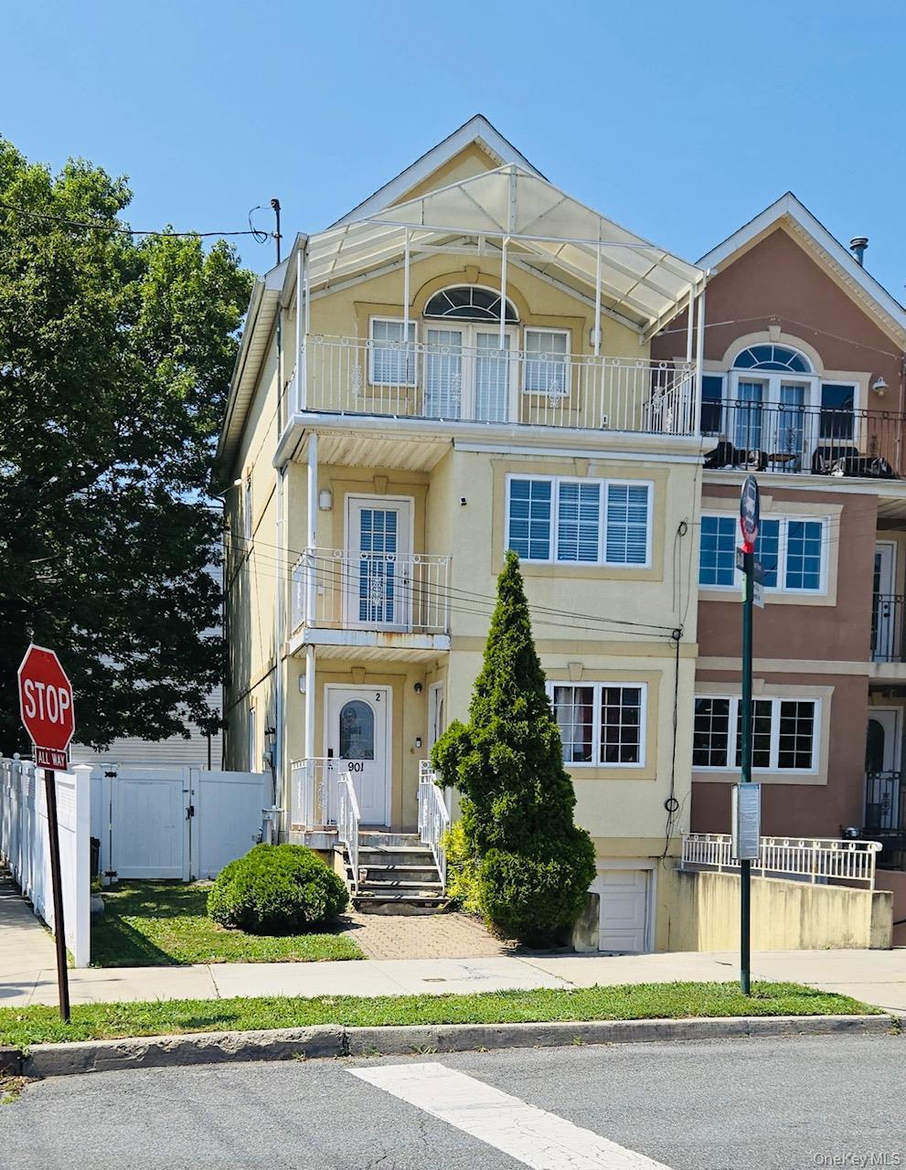 901 Dean Avenue photo 1