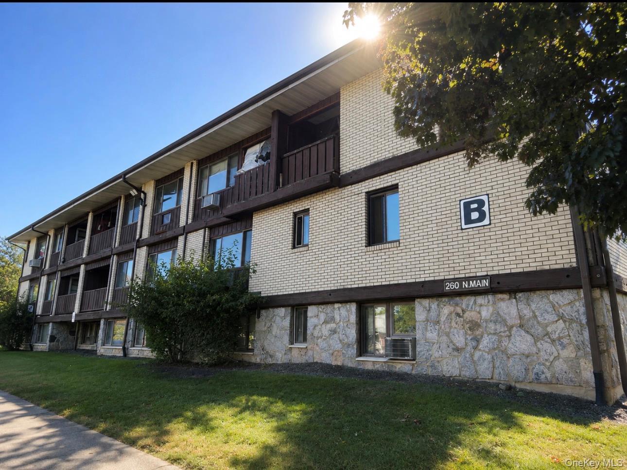 260 N Main Street ST Unit: B-42, Spring Valley