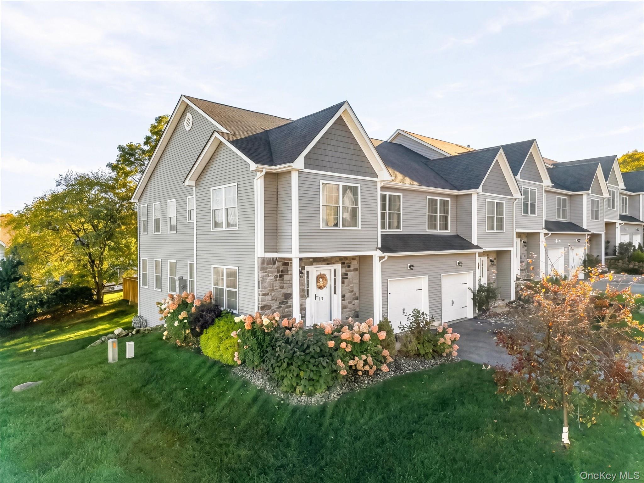160 Highwood Drive thumbnail 2