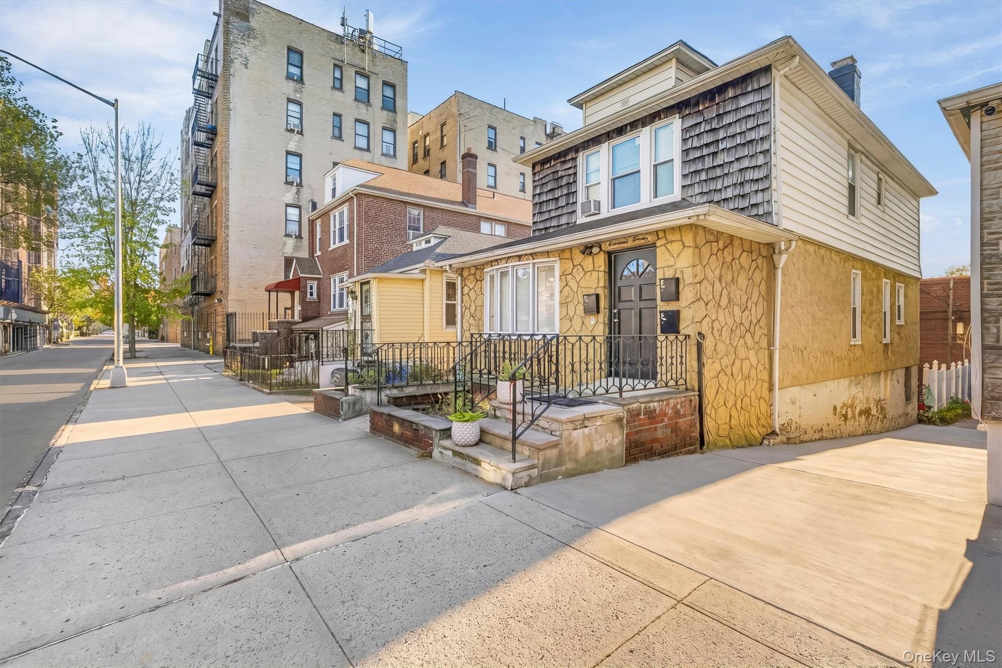 1711 Hobart Avenue thumbnail 3