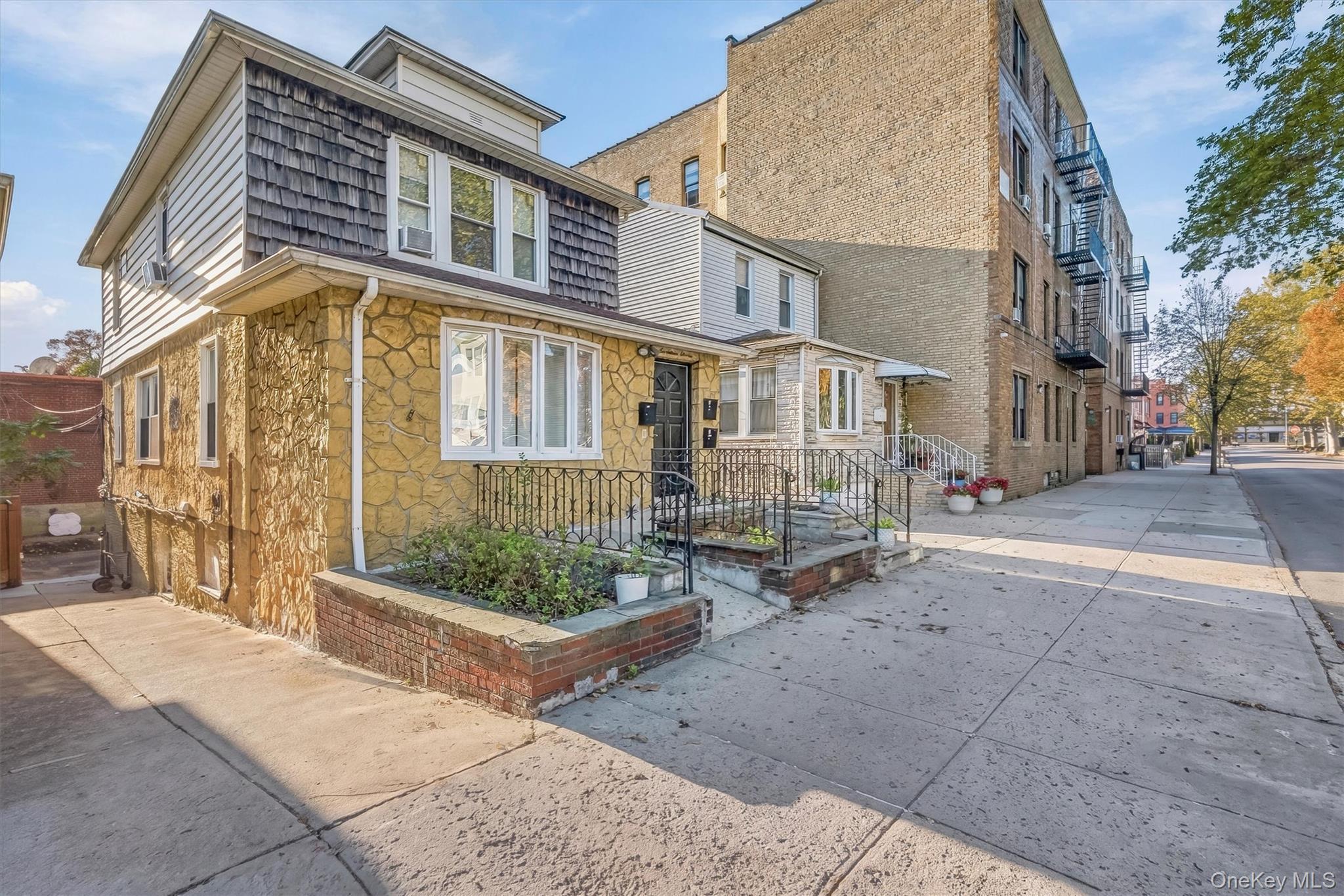 1711 Hobart Avenue thumbnail 2