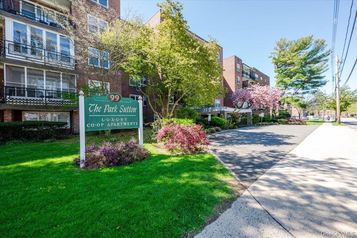 99 Randall Avenue Unit: 1F, Freeport