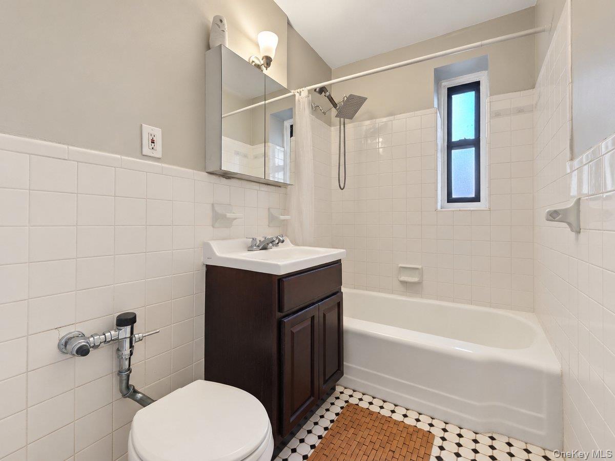 285 East 35th Street ST Unit: 6E thumbnail 6
