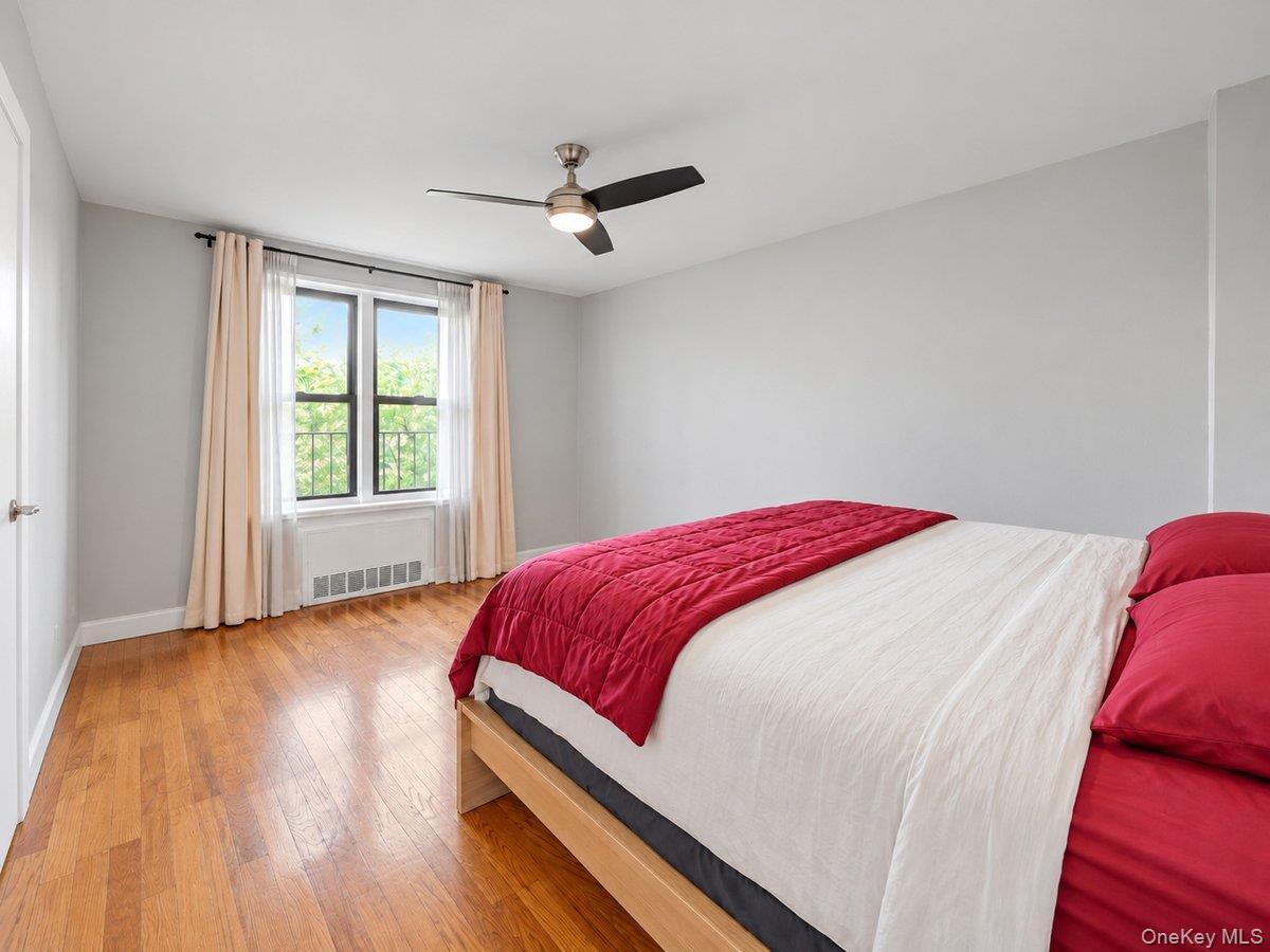 285 East 35th Street ST Unit: 6E thumbnail 4