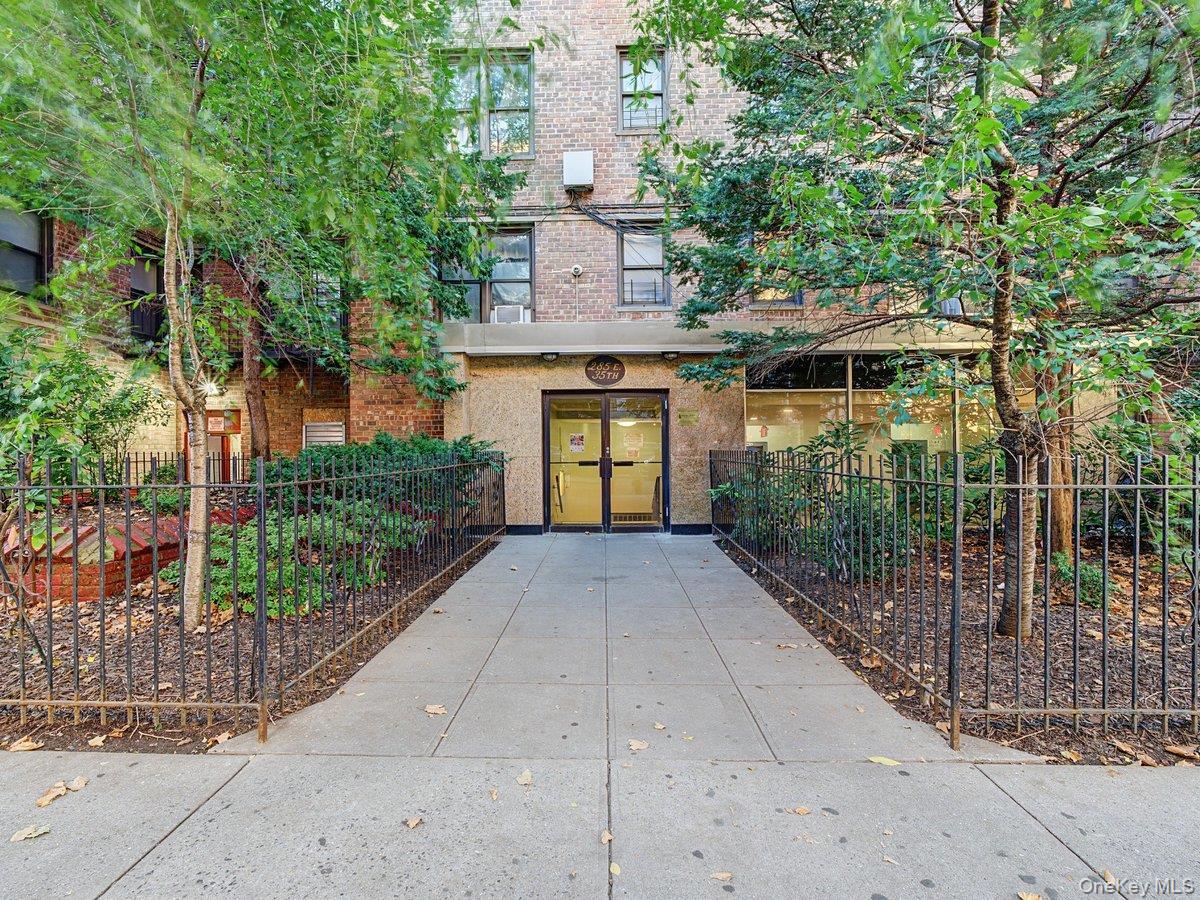285 East 35th Street ST Unit: 6E thumbnail 8