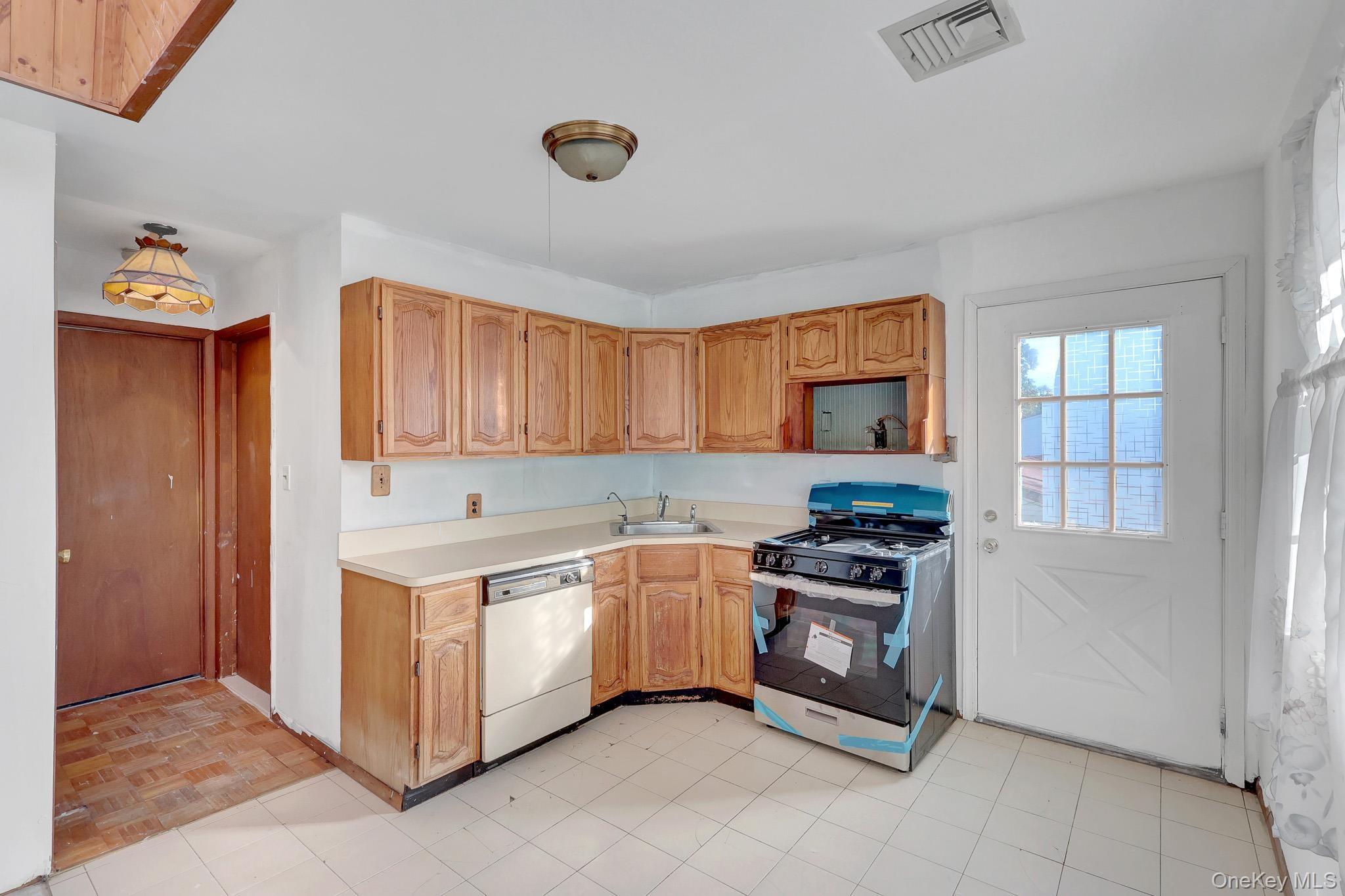247 Delaware Avenue thumbnail 21
