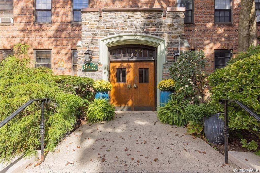 840 Bronx River Road Unit: 3B, Yonkers