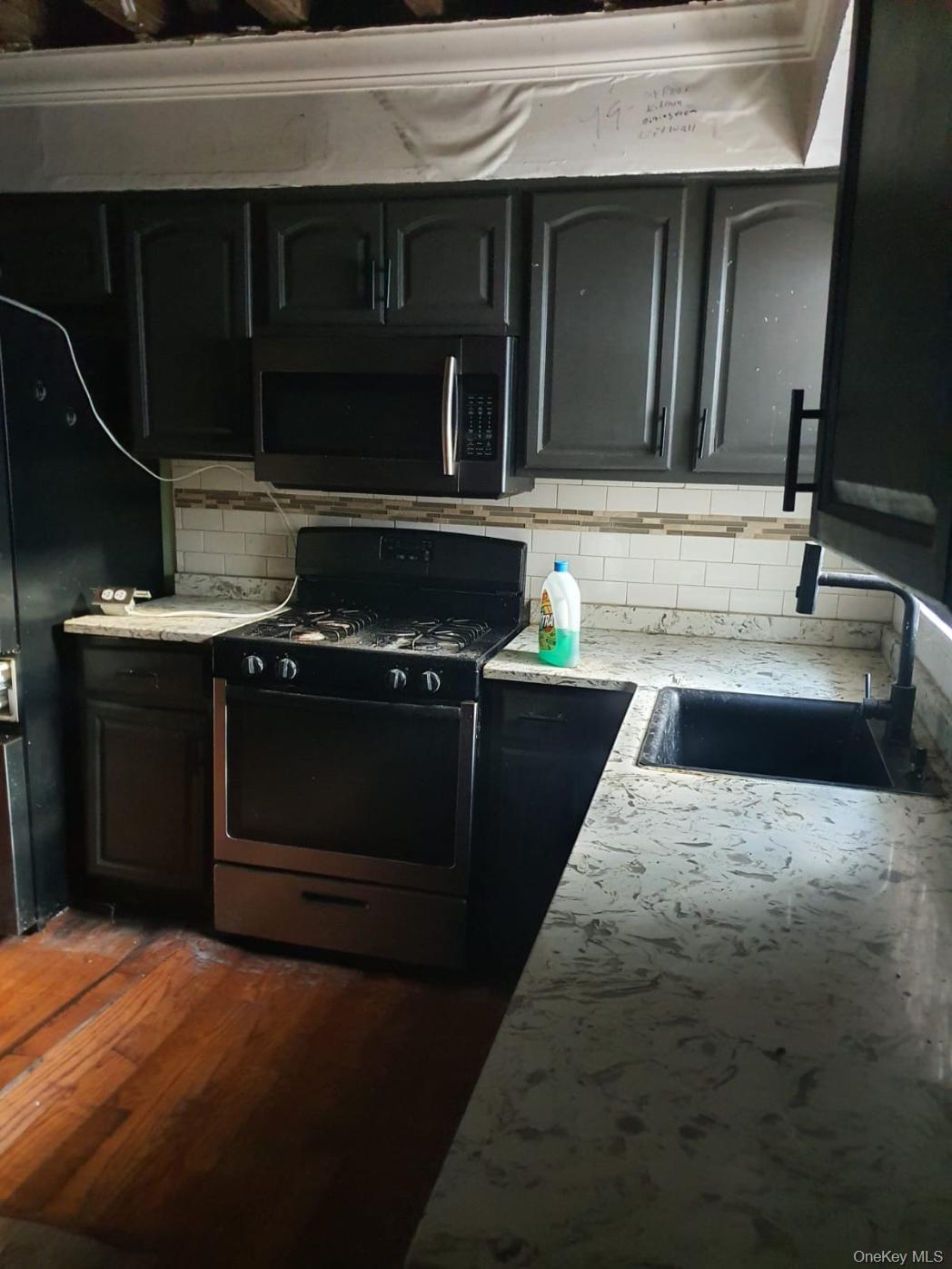 3341 Eastchester Avenue thumbnail 3