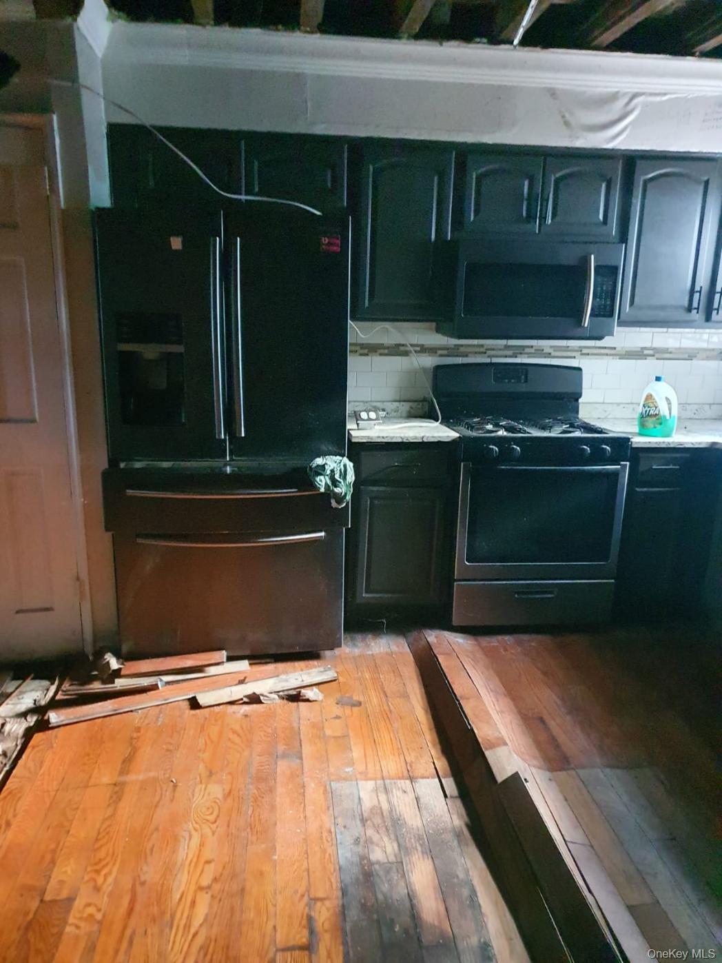 3341 Eastchester Avenue thumbnail 5