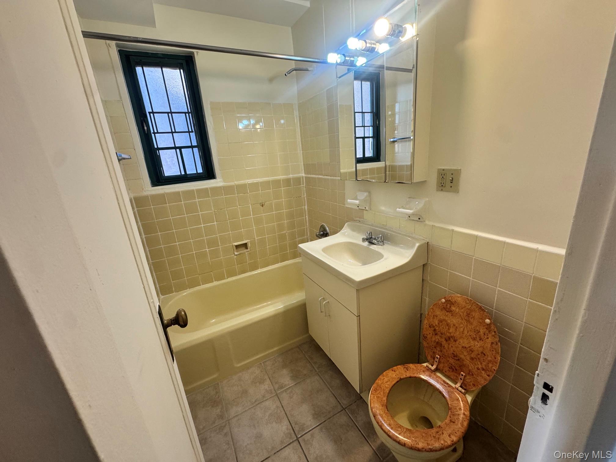 9 Metropolitan Oval Unit: 7C thumbnail 6