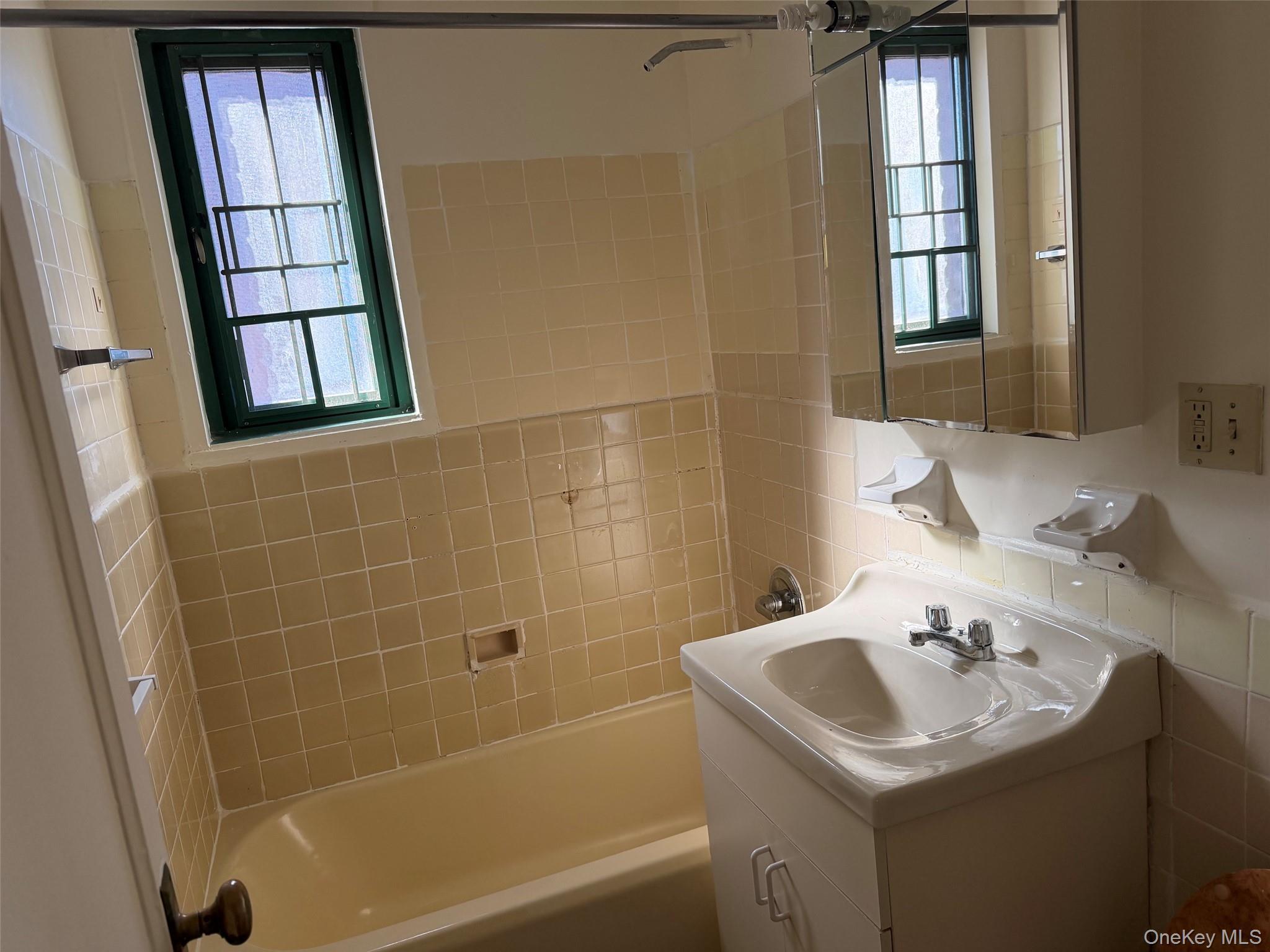 9 Metropolitan Oval Unit: 7C thumbnail 3