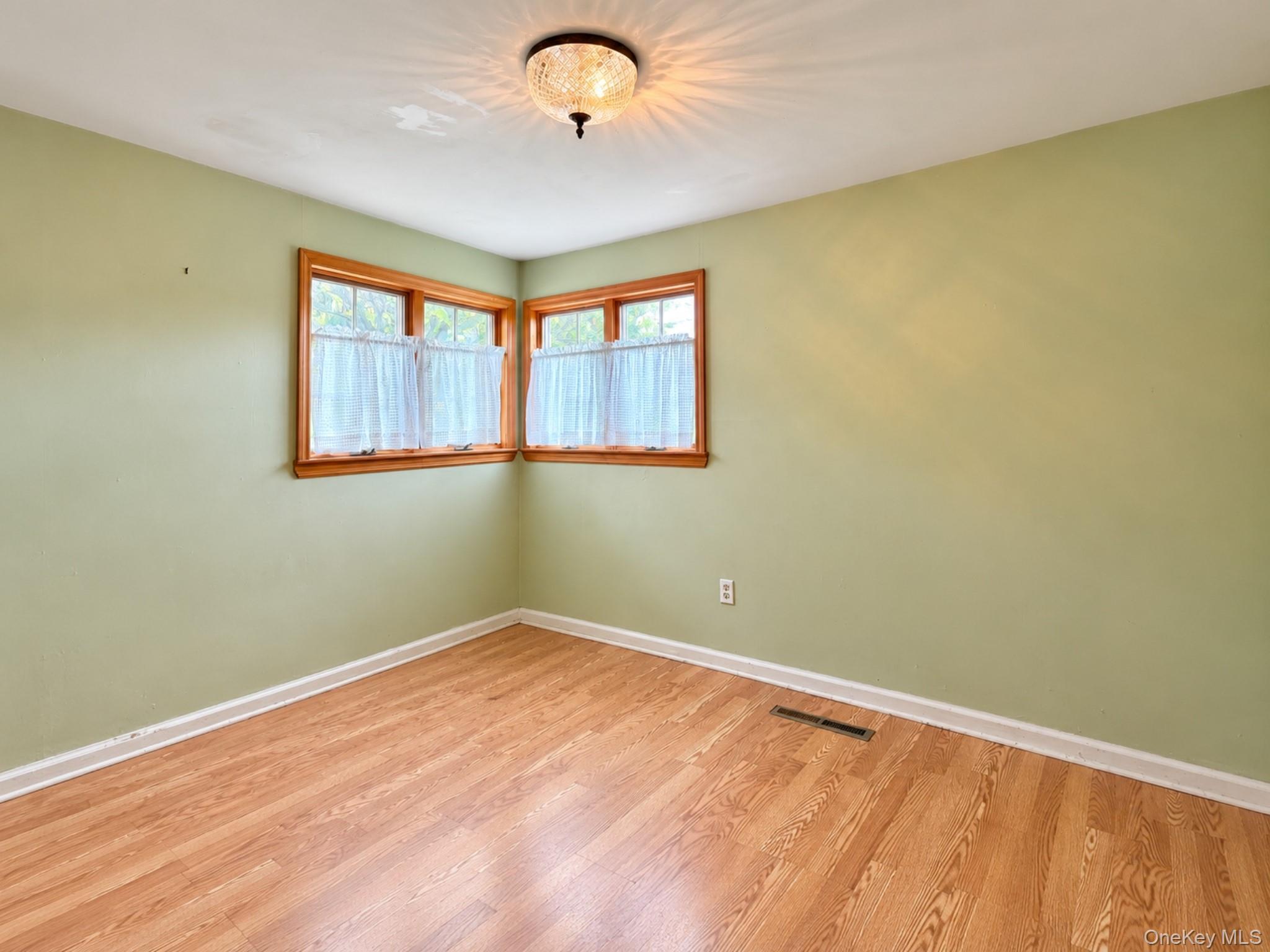 2 Maple Avenue thumbnail 15