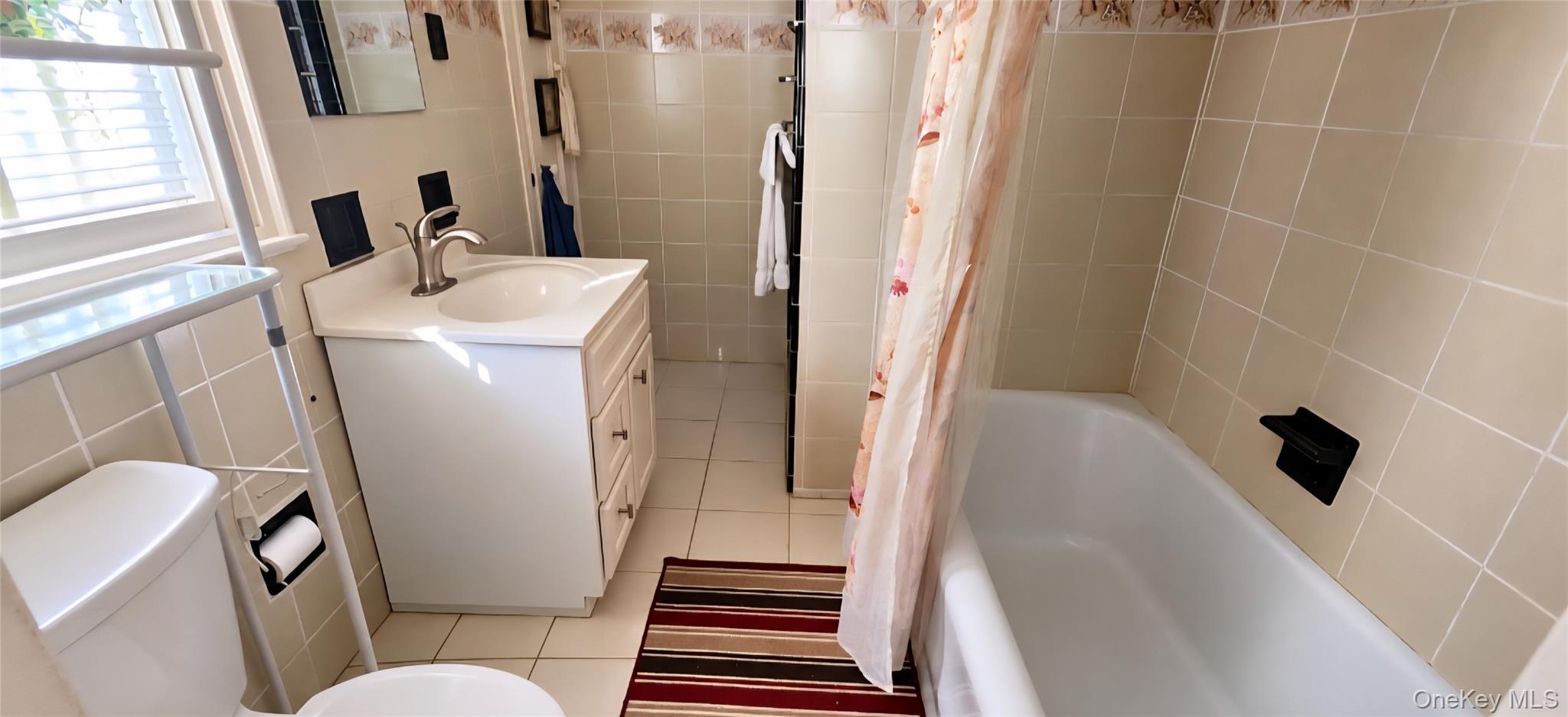 243 E Grand Street thumbnail 13