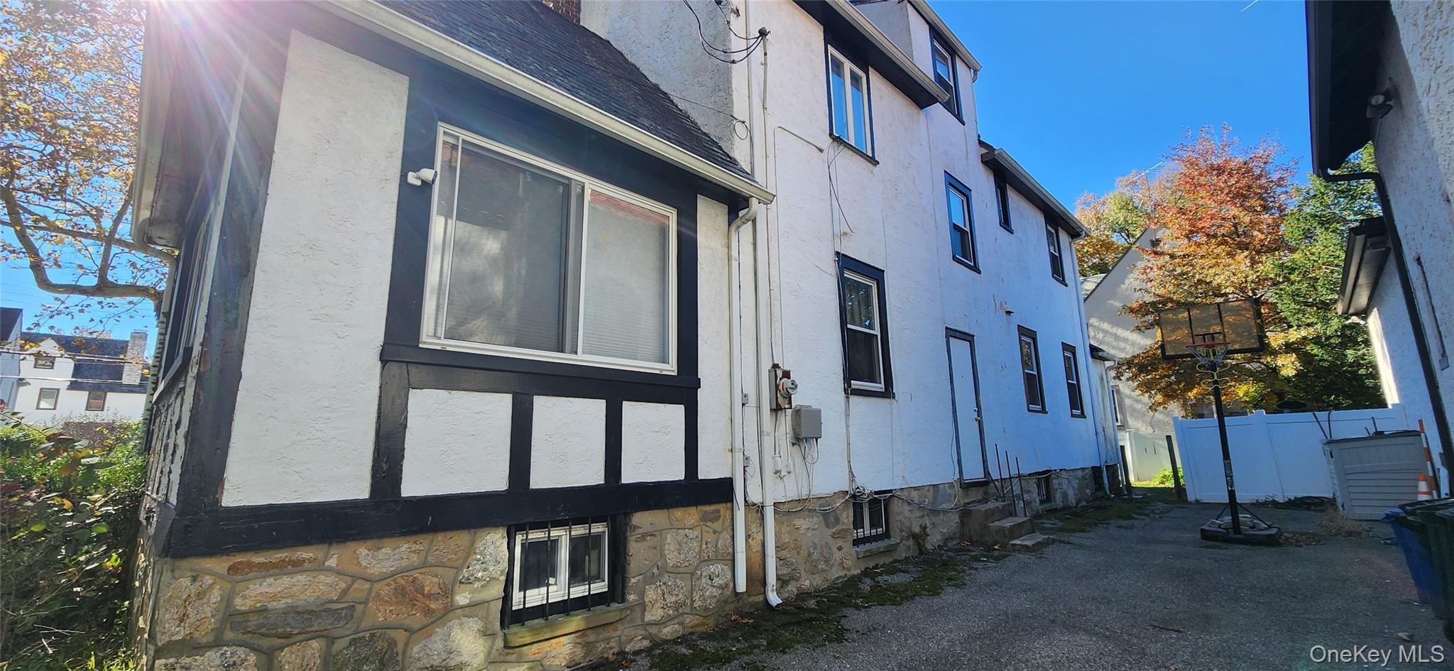 243 E Grand Street thumbnail 17