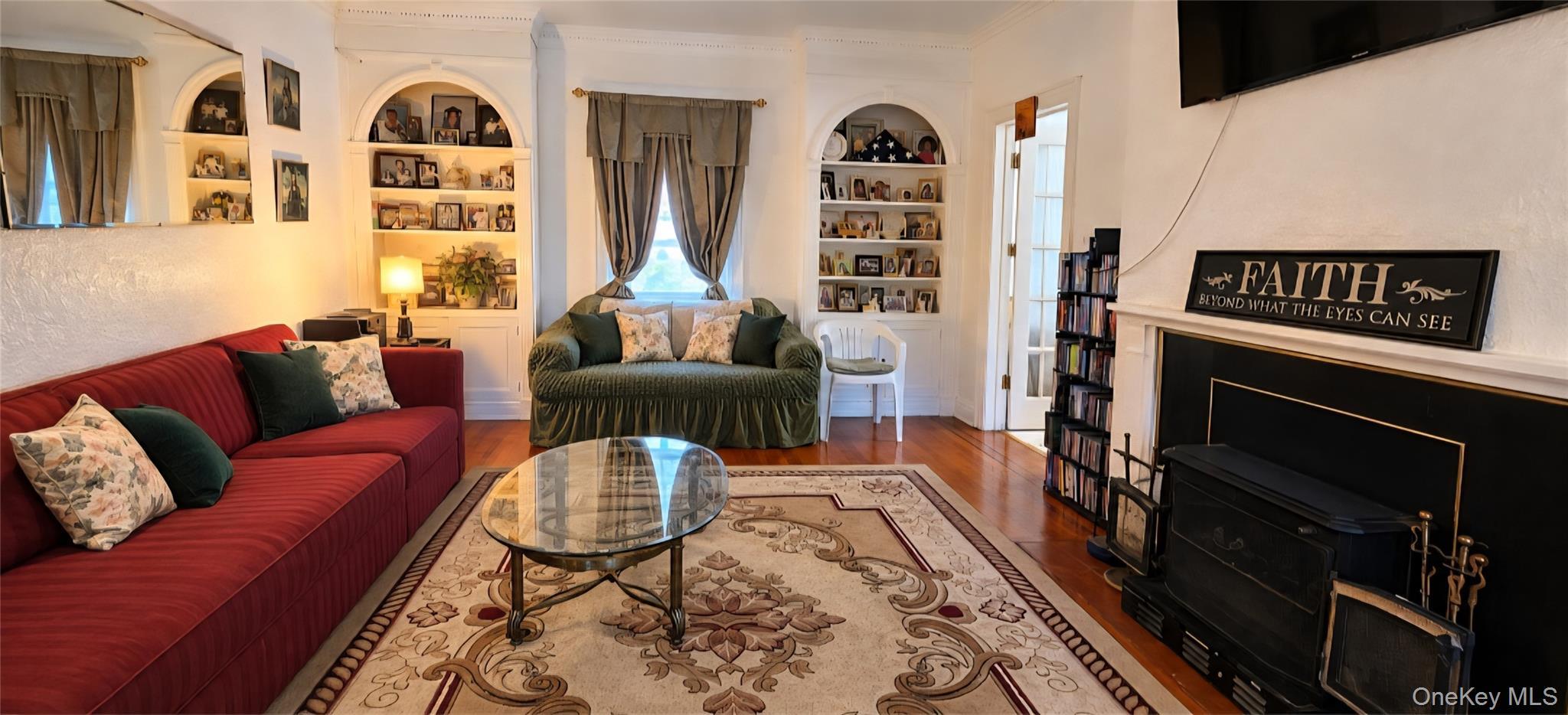 243 E Grand Street thumbnail 11