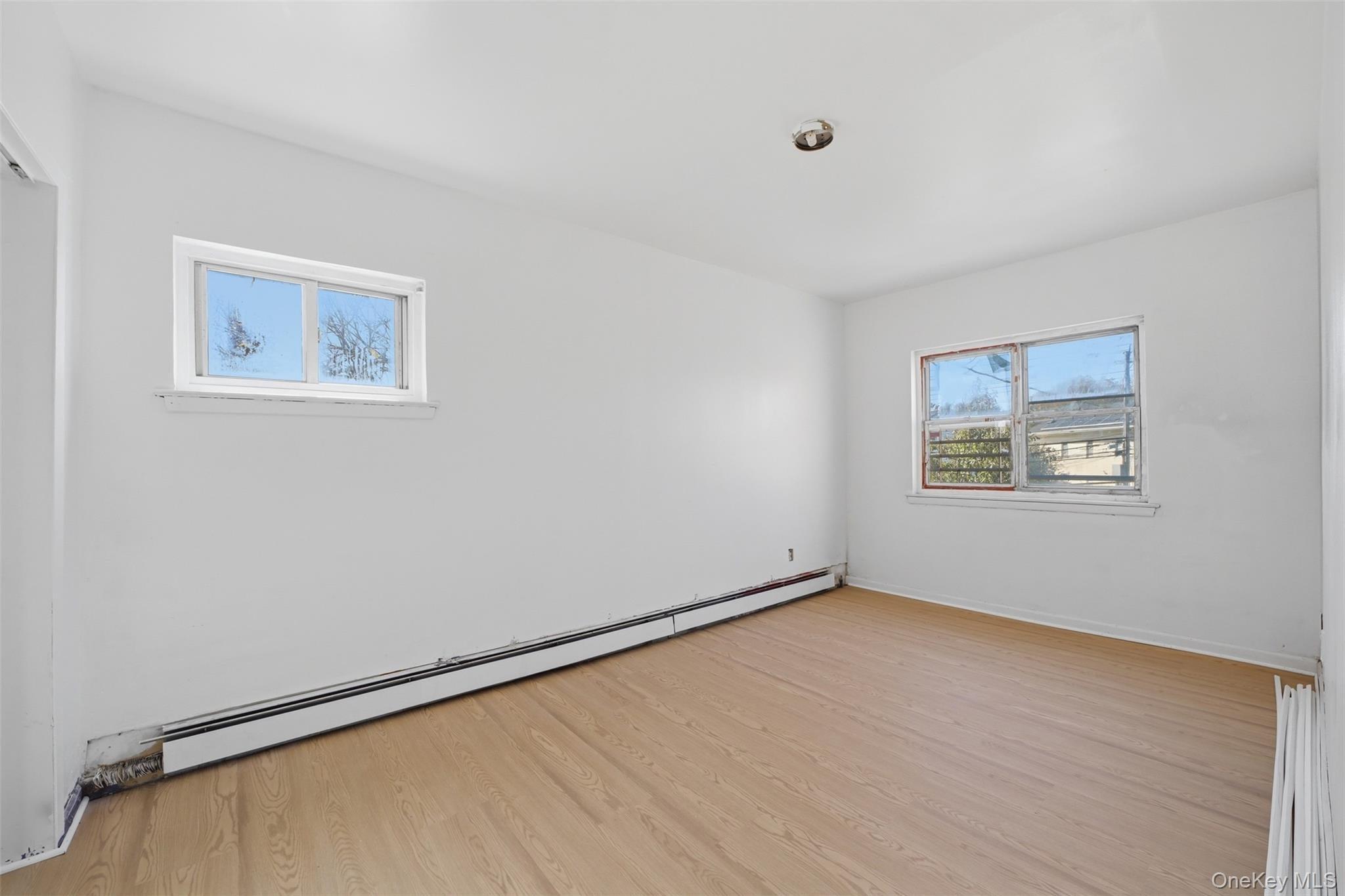 1073 E 233rd Street thumbnail 2