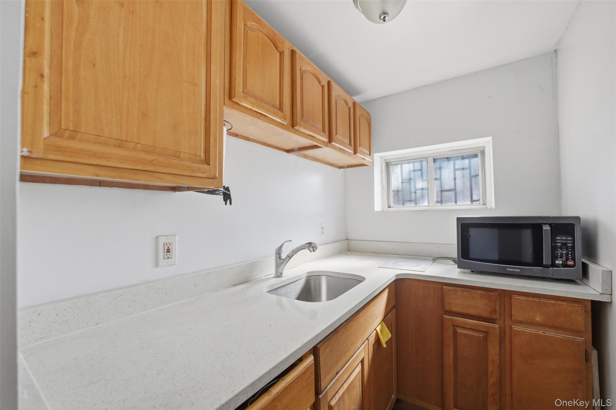 1073 E 233rd Street thumbnail 19